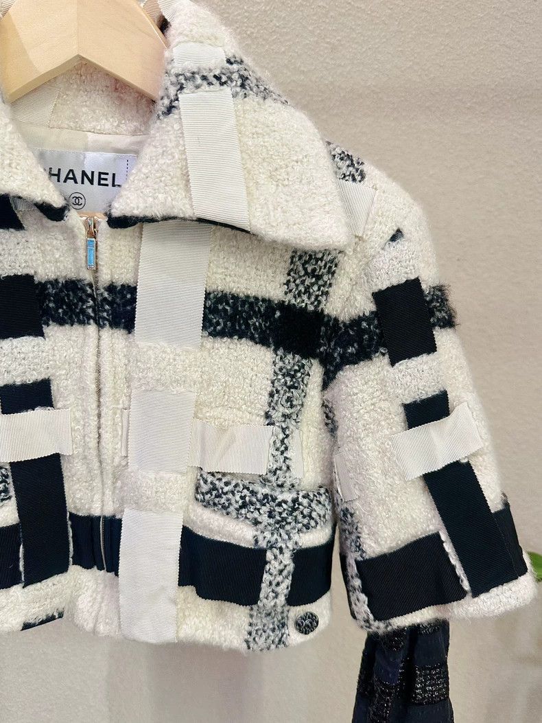 Chanel Chanel 16K chair series black and white fur coat Size XS / US 0-2 / IT 36-38 - 4 Thumbnail