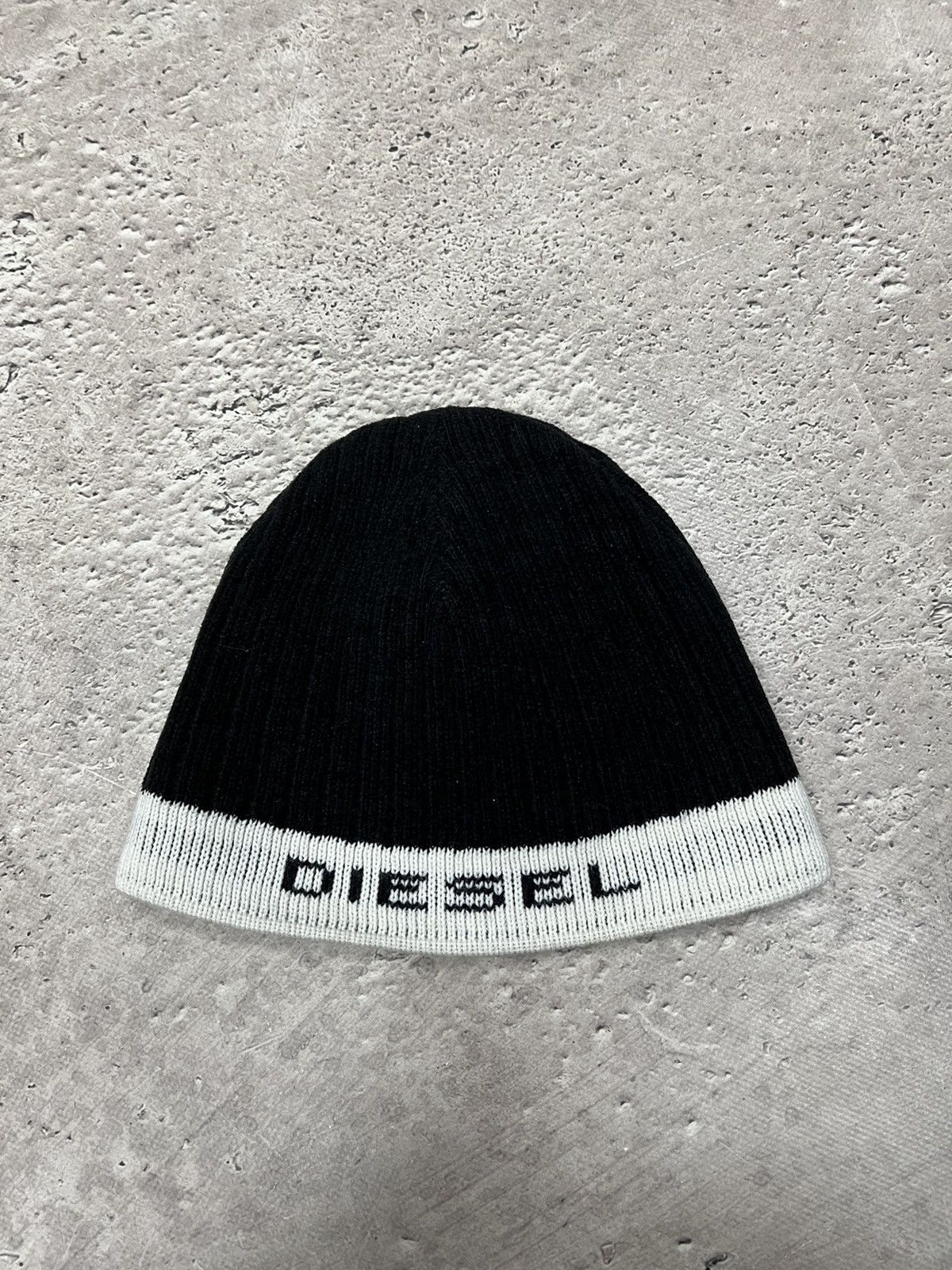 Diesel × Vintage #RARe💣💣 Diesel Black gold Y2K Style Beanie Logo Hat Size ONE SIZE - 4 Thumbnail