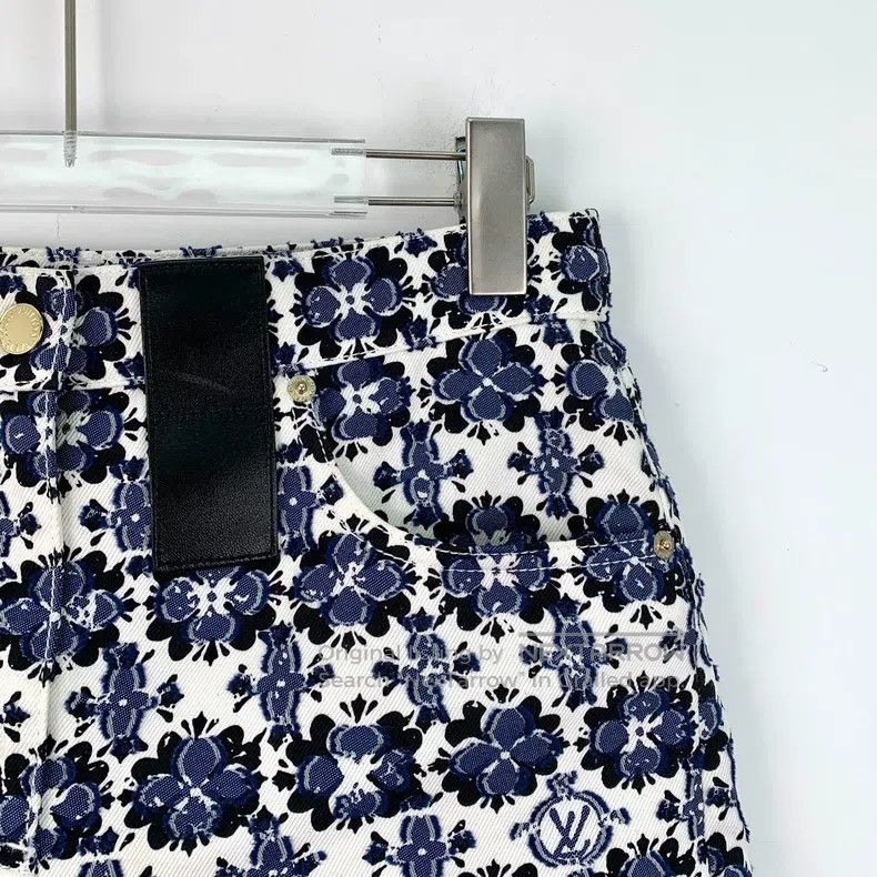 Louis Vuitton Louis Vuitton 24 Blue and White Floral Cotton Casual Denim Size US 34 / EU 50 - 3 Thumbnail
