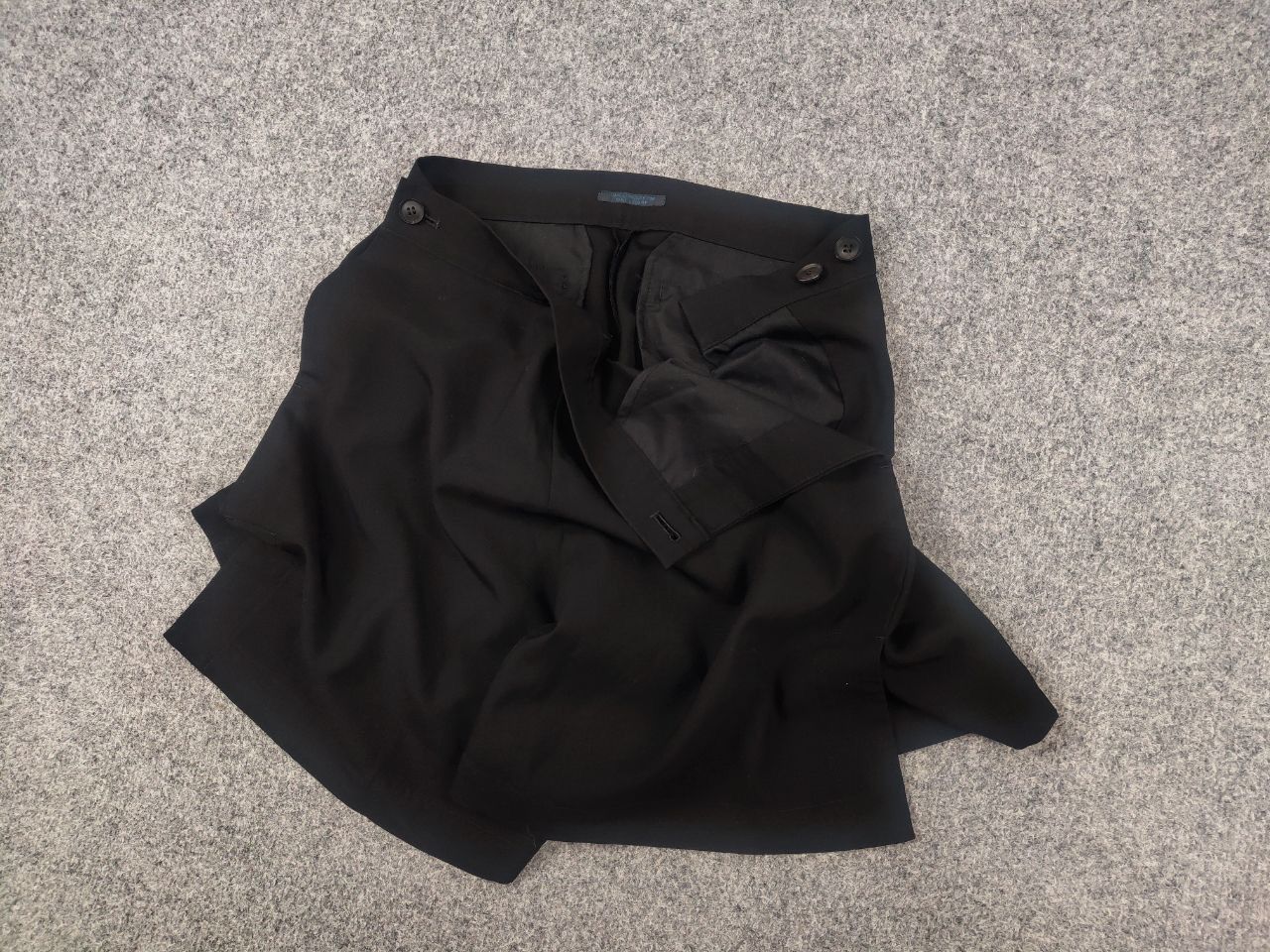 Yohji Yamamoto Yohji Yamamoto Y's Regulation Laine Wool Womens Tuck Shorts Size 30" / US 8 / IT 44 - 3 Thumbnail