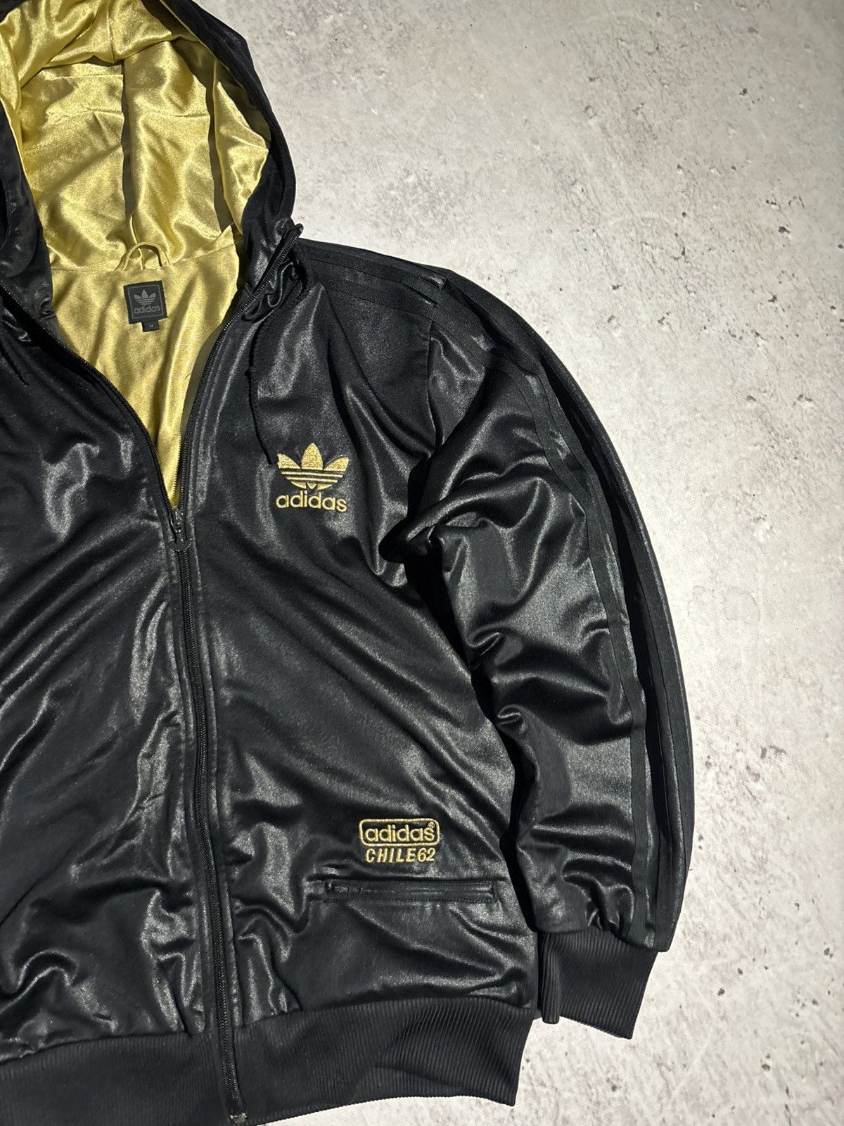 Adidas Rare 2000s Black Gold 3 Stripes Adidas Zip Chile 62 Japan Size US M / EU 48-50 / 2 - 4 Thumbnail