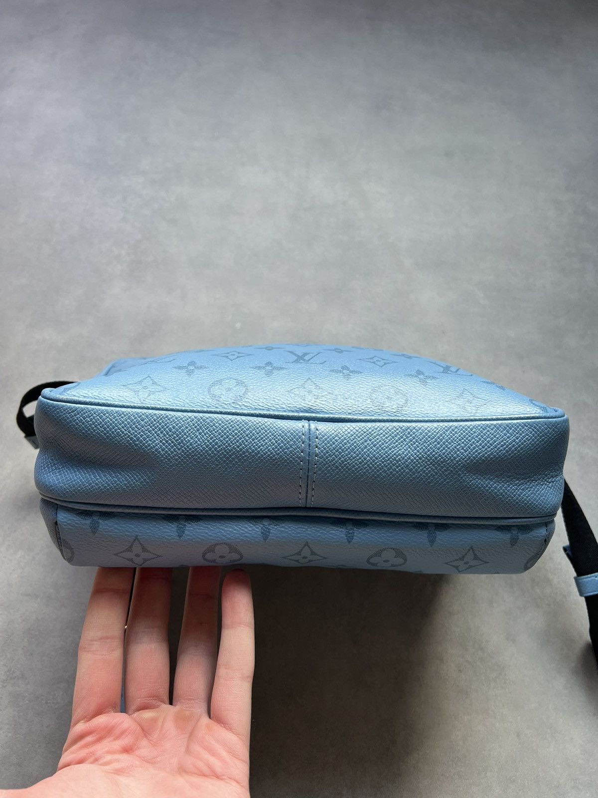 Louis Vuitton Louis Vuitton Outdoor Taiga Bag Size ONE SIZE - 8 Thumbnail