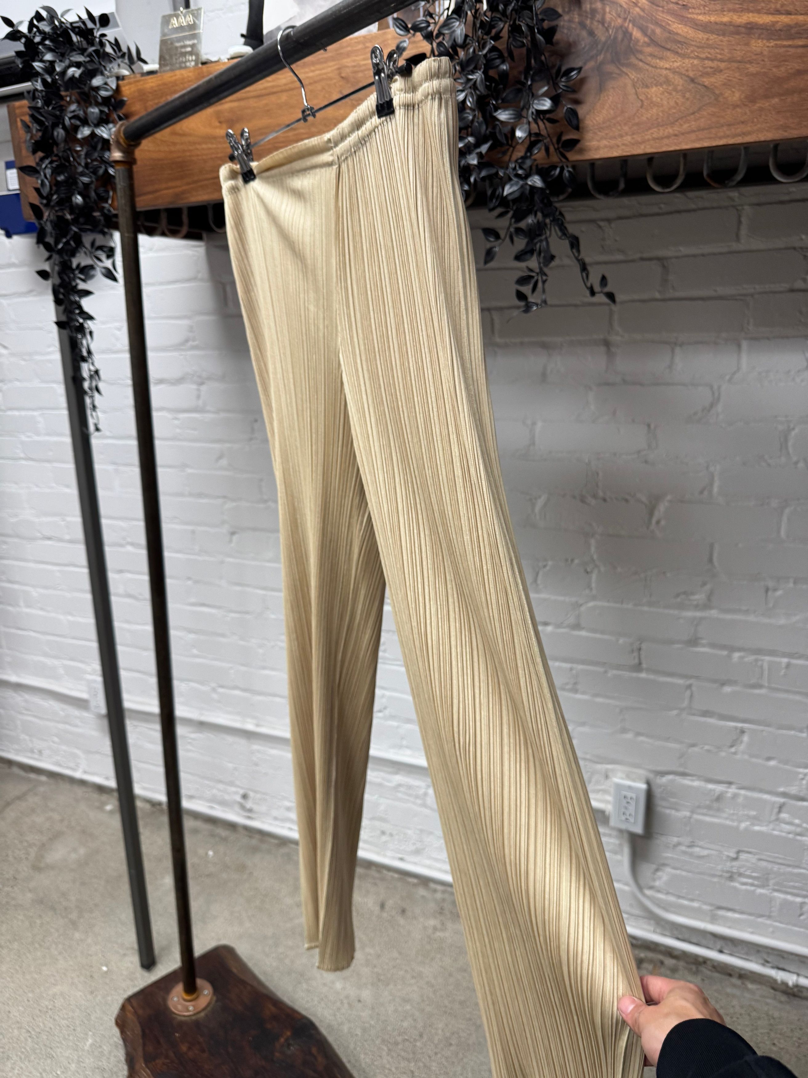 Issey Miyake Issey Miyake ‘Pleats Please’ Cream Wide Leg Trousers Size 30" / US 8 / IT 44 - 1 Thumbnail