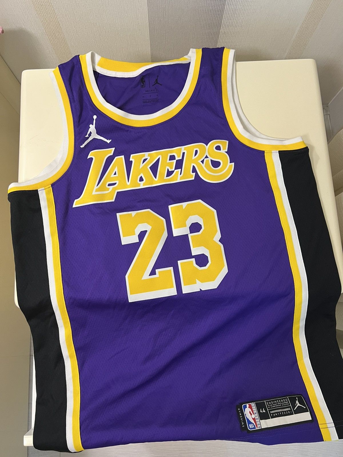 NBA × Nike Nike Los Angeles Lakers LeBron James Statement Jersey Size US M / EU 48-50 / 2 - 1 Thumbnail
