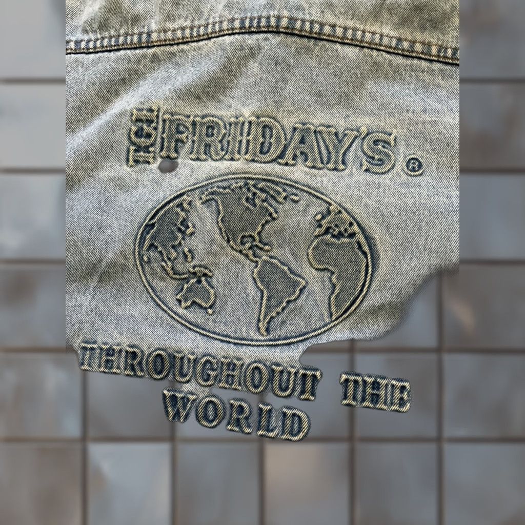 Vintage VINTAGE 80s 90s TGI Friday’s Throughout The World Embossed Denim Jean Jacket Sz. L Men’s? Size US 33 - 1 Thumbnail