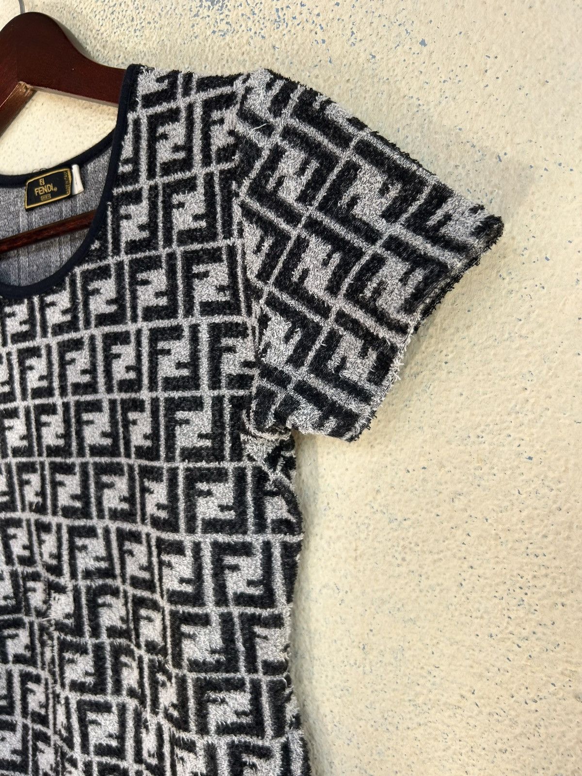 Fendi Vintage Fendi Monogram Fleece Tshirt Size M / US 6-8 / IT 42-44 - 6 Thumbnail