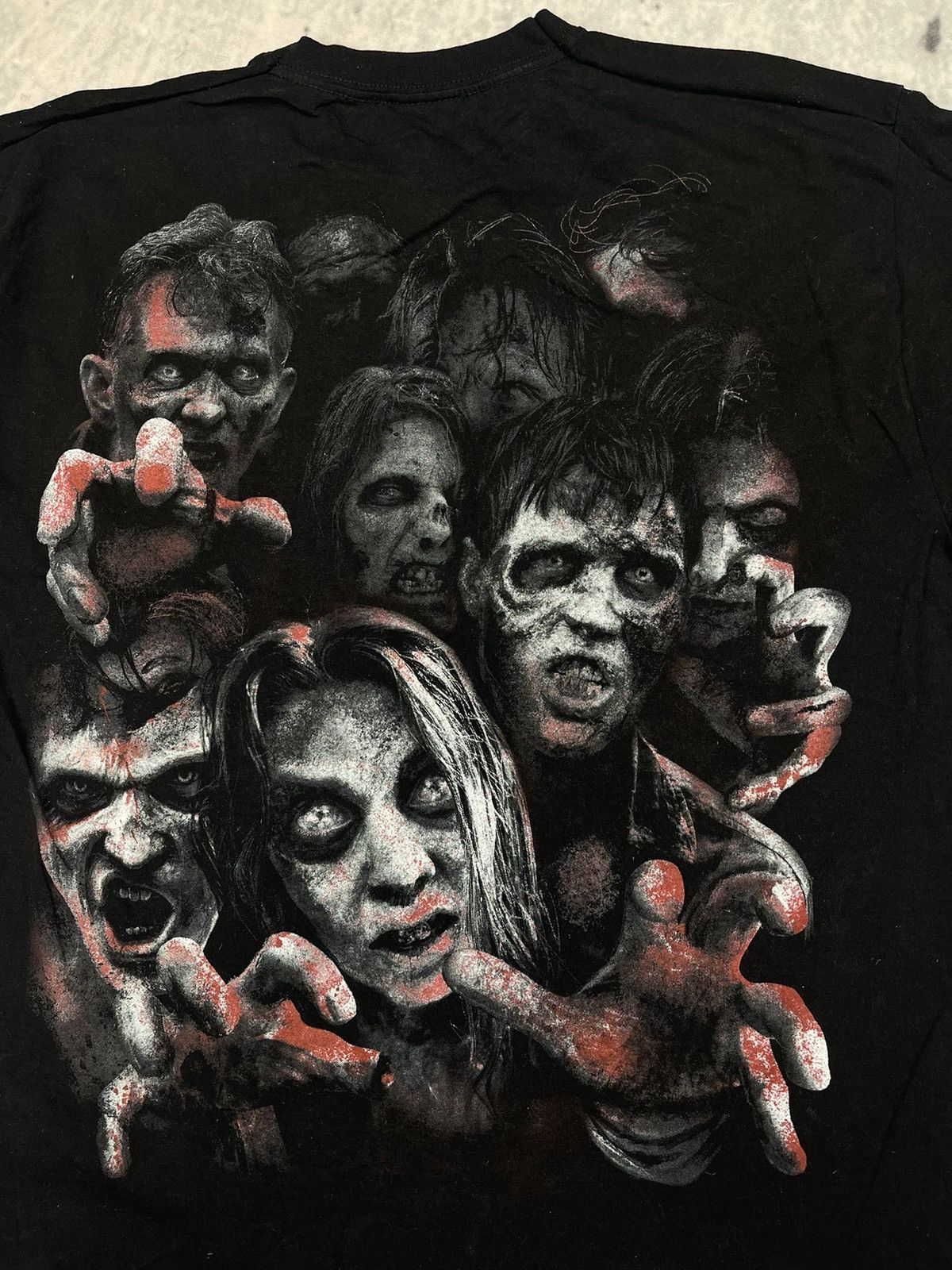 Vintage The Walking Dead tee black Zombie Size US M / EU 48-50 / 2 - 7 Thumbnail