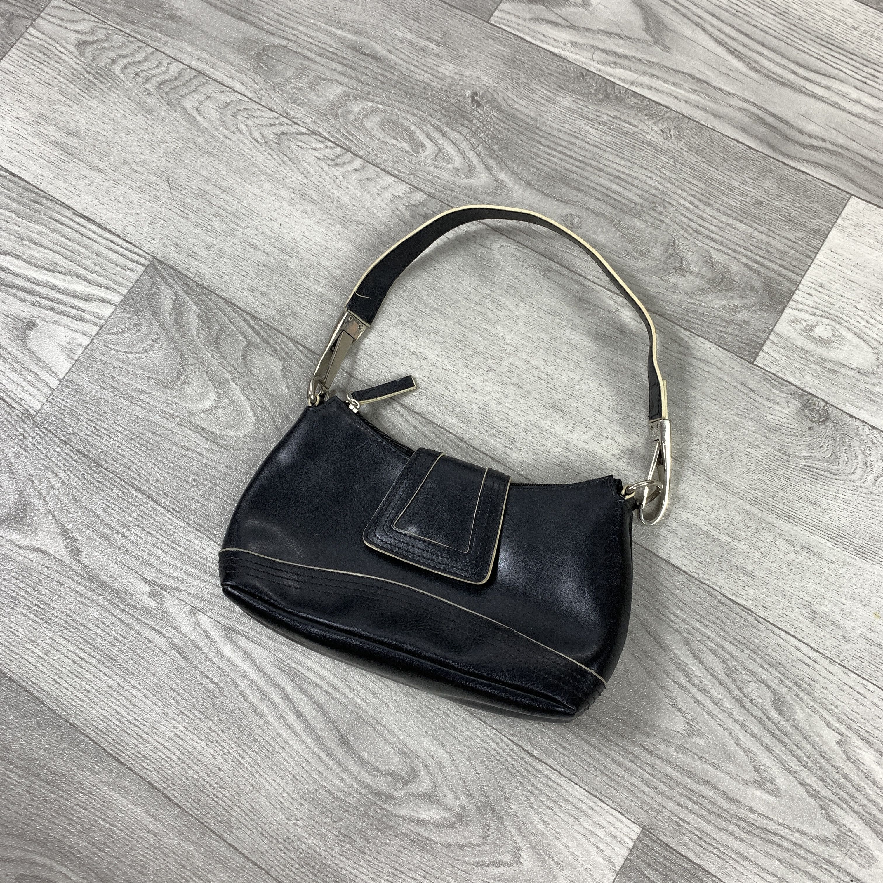 Vintage Vintage Y2K Basic Baguette Faux Leather Women's Handle Bag Size ONE SIZE - 2 Thumbnail