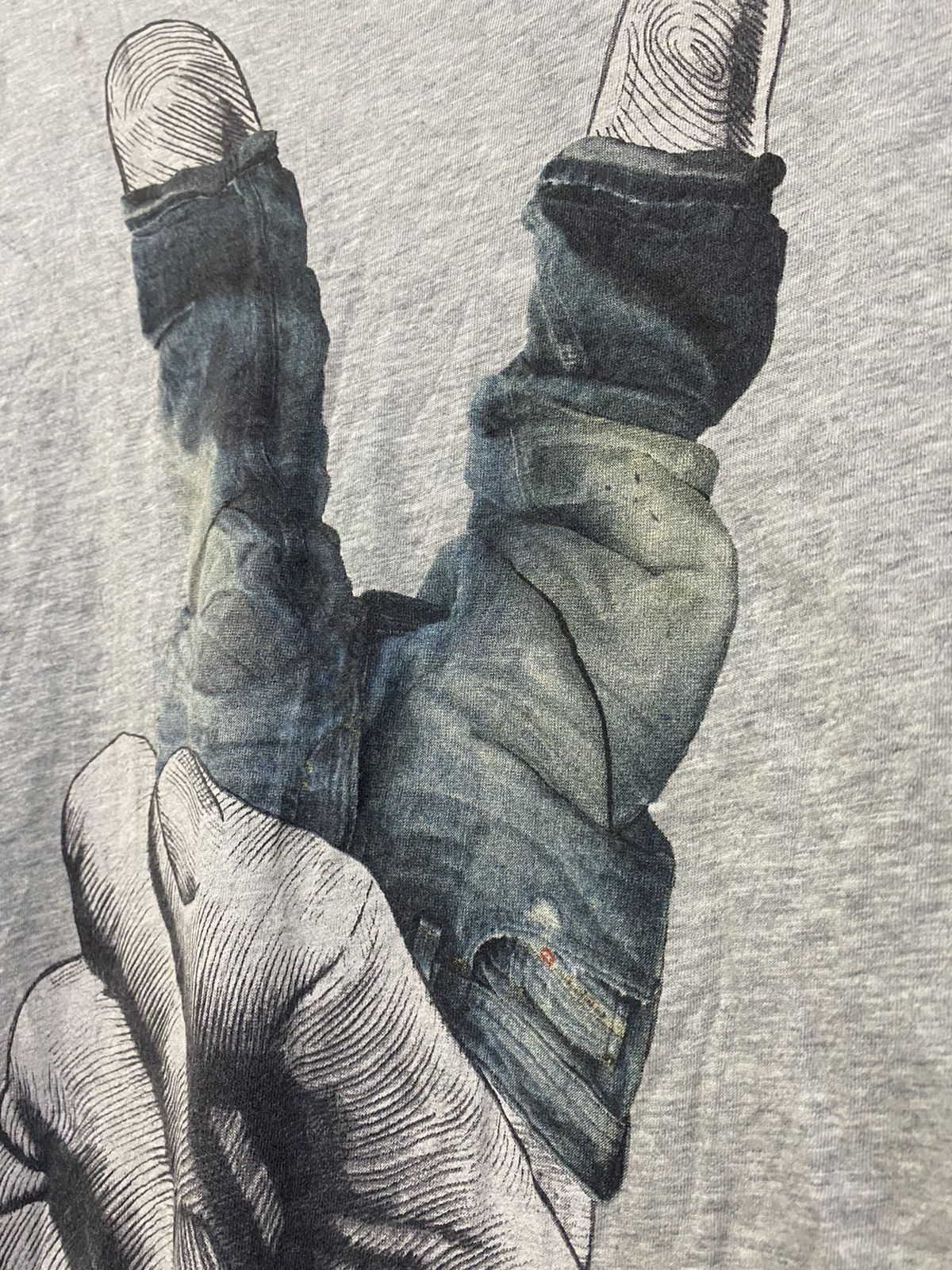 Diesel 💥VINTAGE DIESEL FINGER PEACE SIGN BIG PRINT WEARING A JEANS Size US S / EU 44-46 / 1 - 5 Thumbnail