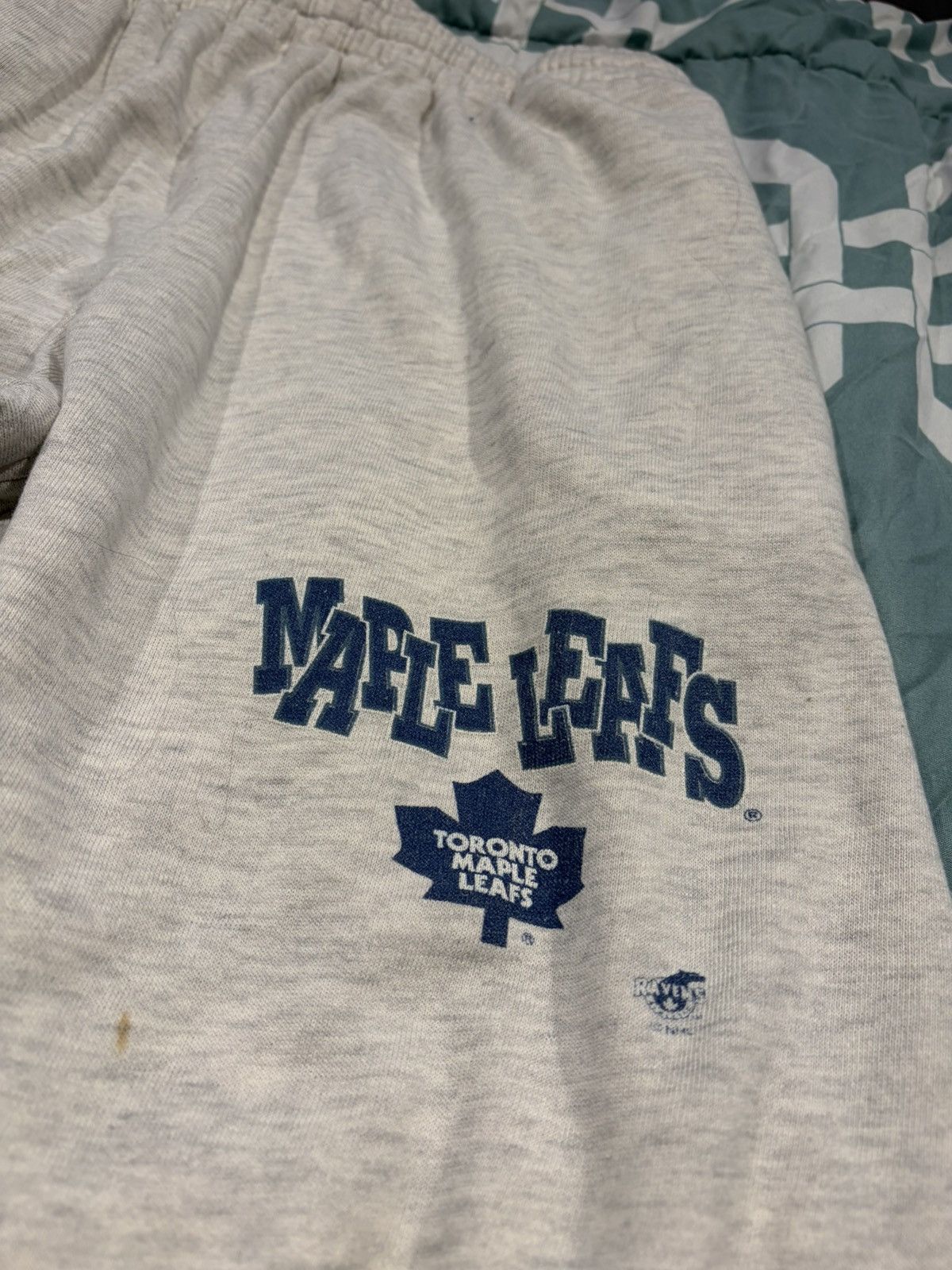 Vintage Vintage Toronto Maple Leafs Sweatpants Size US 30 / EU 46 - 2 Thumbnail