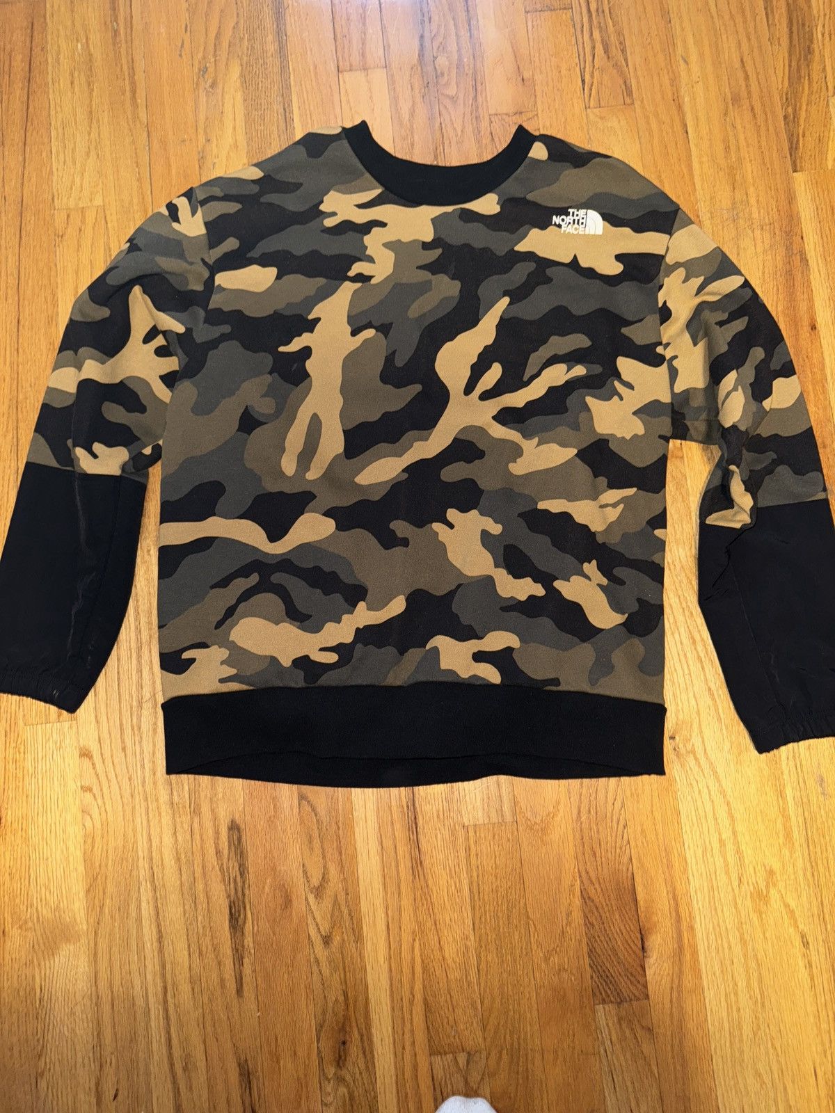 The North Face Campshire Camo Fleece Crewneck (Size M)