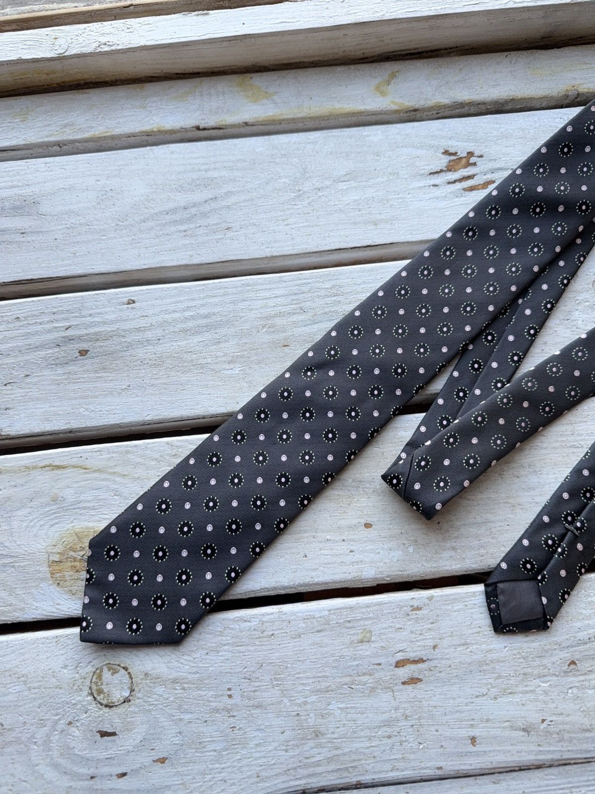Designer × Hugo Boss Hugo Boss Silk Tie Black Pink Dot Medallion Italy Size ONE SIZE - 2 Thumbnail