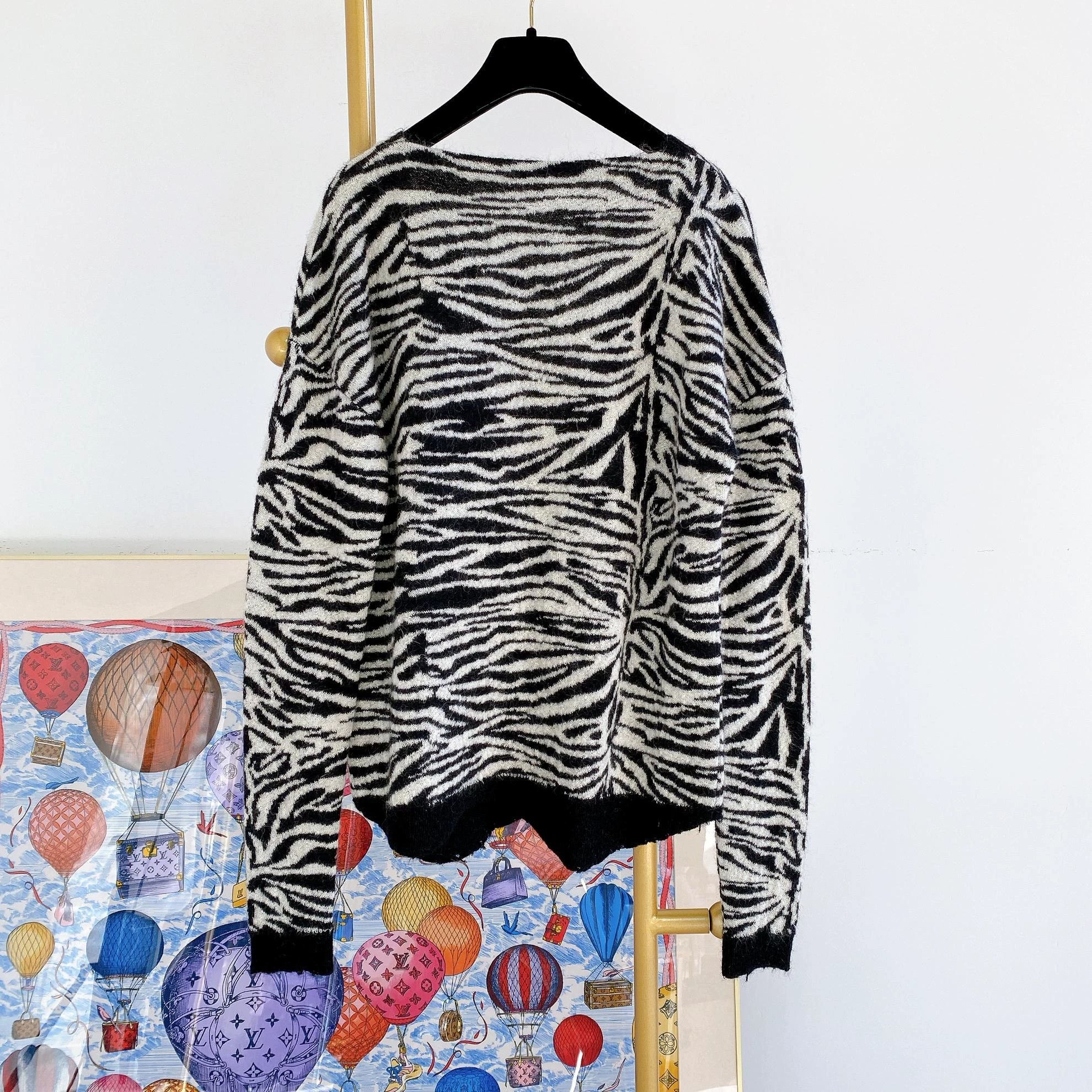 Saint Laurent Paris Saint Laurent color blocked irregular V-neck top XS Size XS / US 0-2 / IT 36-38 - 2 Thumbnail