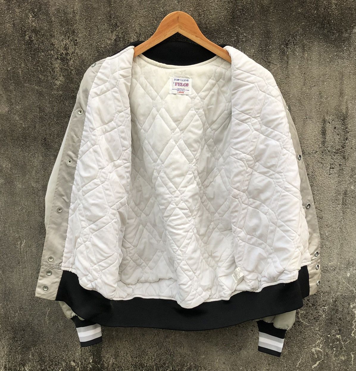 Vintage Vintage Felco MLB Chicago Sox Quilted Satin Bomber Jacket 🇺🇸 Size US L / EU 52-54 / 3 - 12 Thumbnail