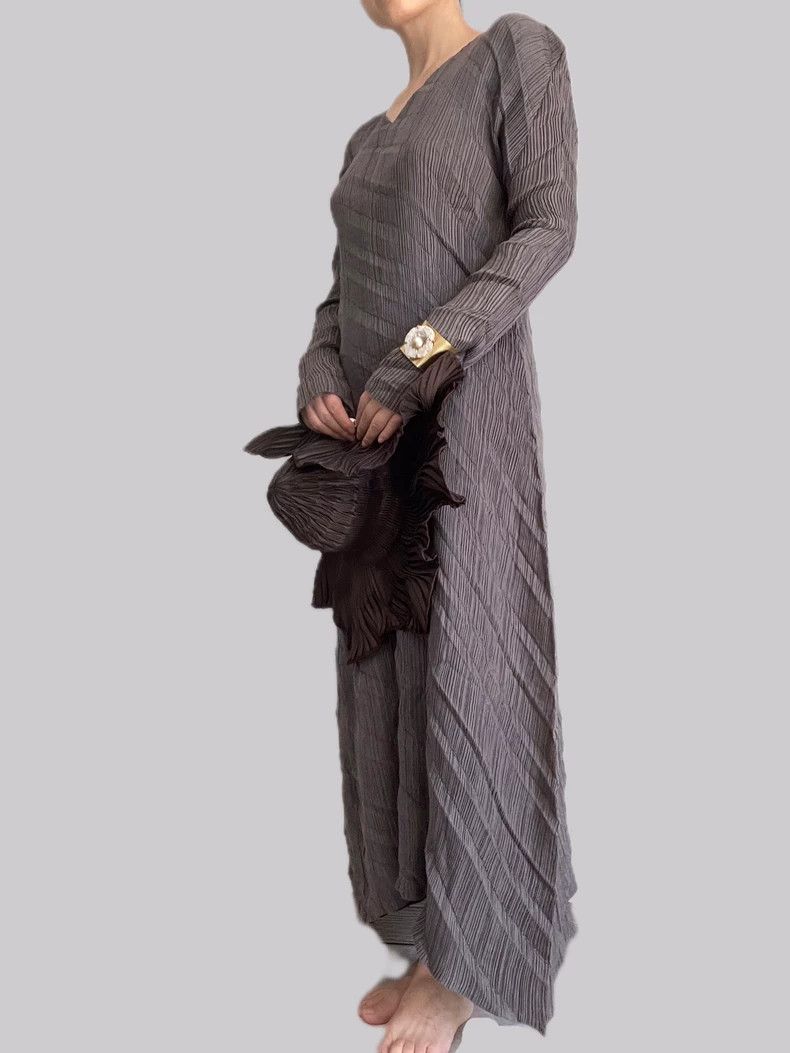 Issey Miyake Issey Miyake A long-sleeved V-neck dress with a grey main Size S / US 4 / IT 40 - 2 Thumbnail