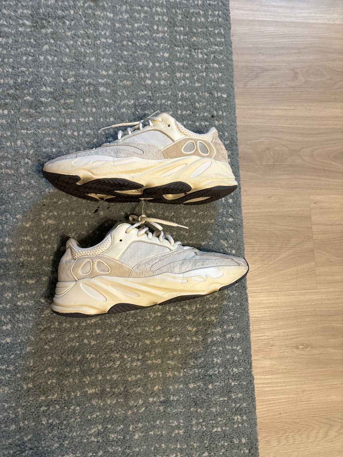 Adidas Yeezy Boost 700 Analog