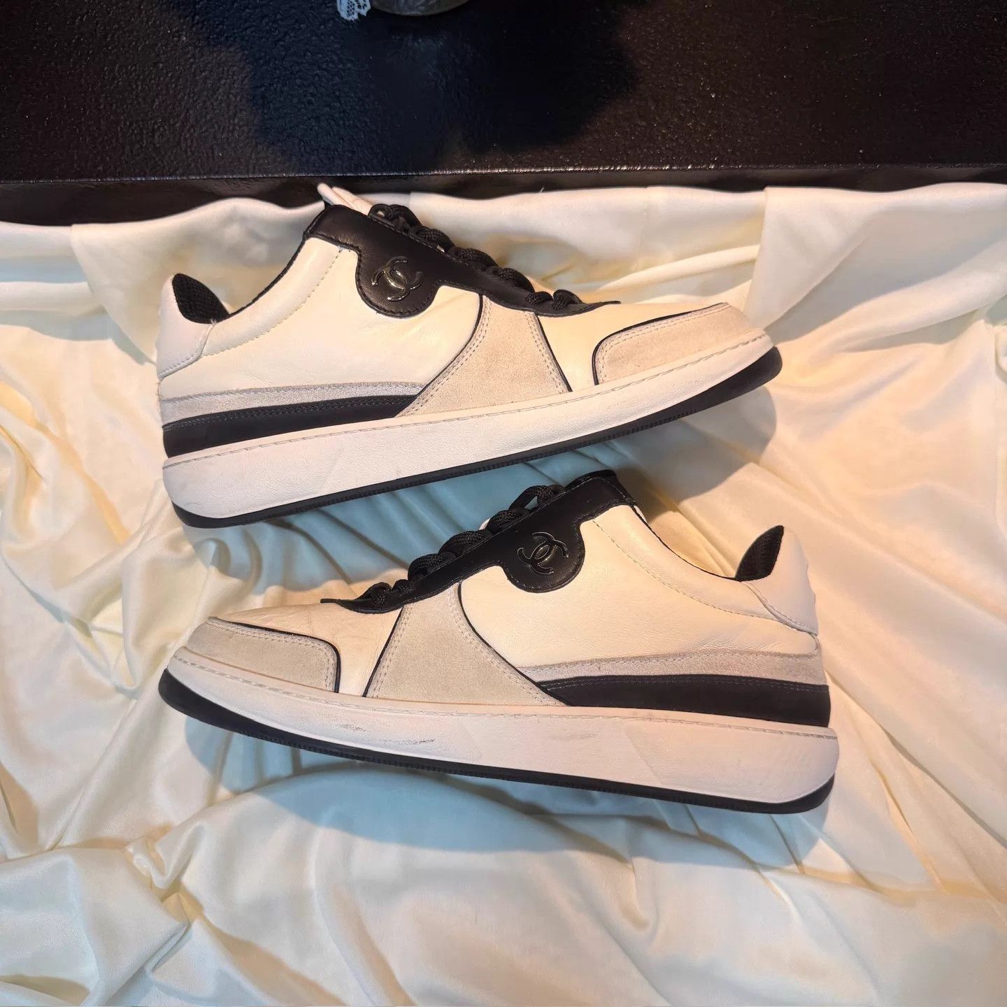 Chanel CHANEL Black & White CC Gold Sneaker 95 New 37.5 Size US 7 / IT 37 - 5 Thumbnail