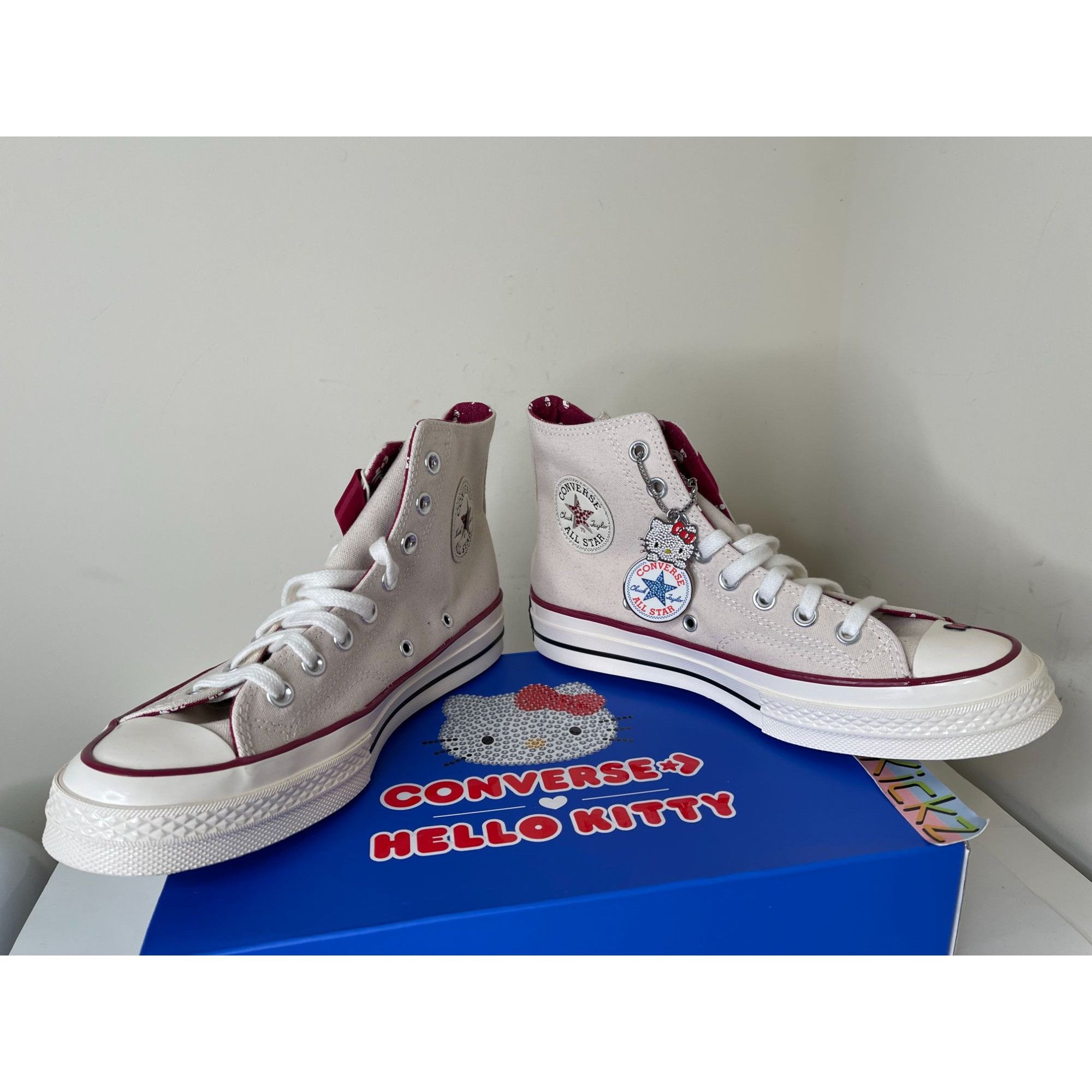 Converse Converse Hello Kitty Swarovski Chuck 70 WOMENS 5US Size US 5 / IT 35 - 4 Thumbnail