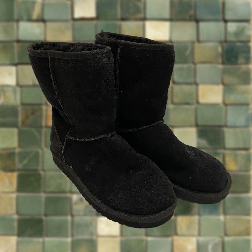 Ugg UGG Kookaburra Black Suede Bootie Women’s Size 7 Size US 7 / IT 37 - 1 Thumbnail