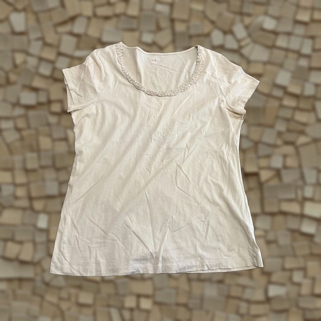 Lands' End **Lands' End Women's T-Shirt, Medium, Brown, Design on Neckline, Casual** User: **Lands' End Women's T-Shirt, Medium, Brown, Neckline Design, Casual** Size M / US 6-8 / IT 42-44 - 1 Thumbnail