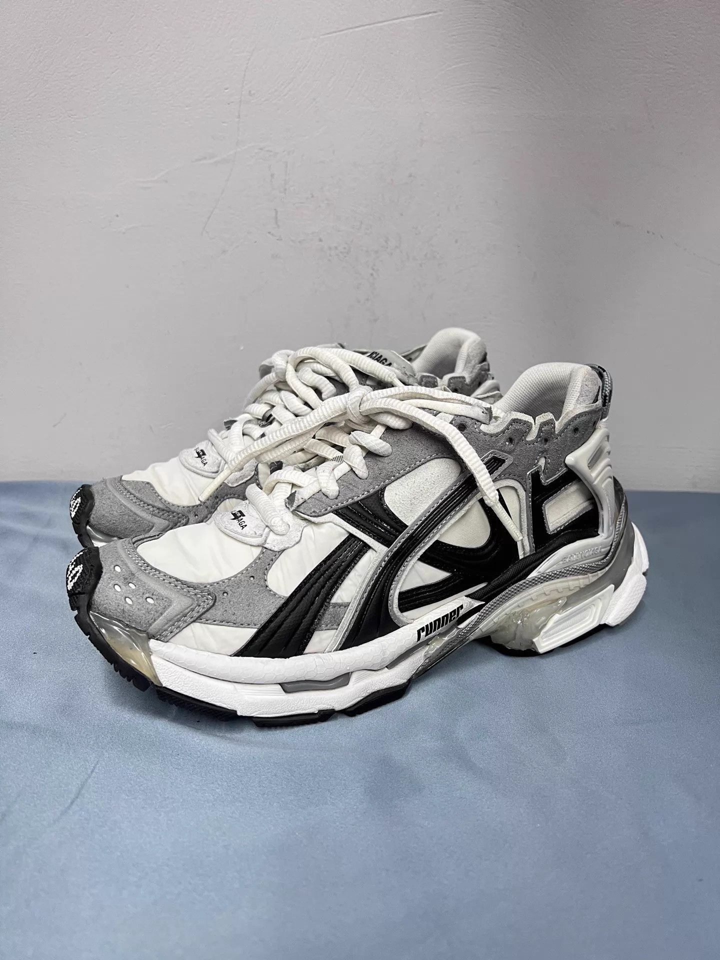 Balenciaga Balenciaga Runner Dad Shoe Black White Distressed 40 BF5019 Size US 7 / EU 40 - 1 Thumbnail