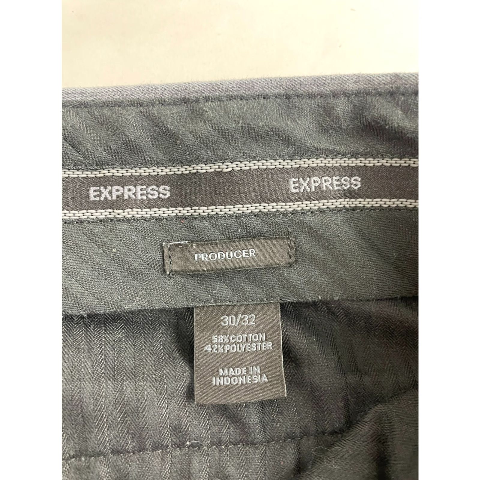 Express Express Dress Pants Men's 30/32 Gray Flat Front Hemmed 31.5" Express Pants Dress Pants Mens Gray Flat Front 30/32 Regular Inseam 32" Size US 31 - 6 Thumbnail