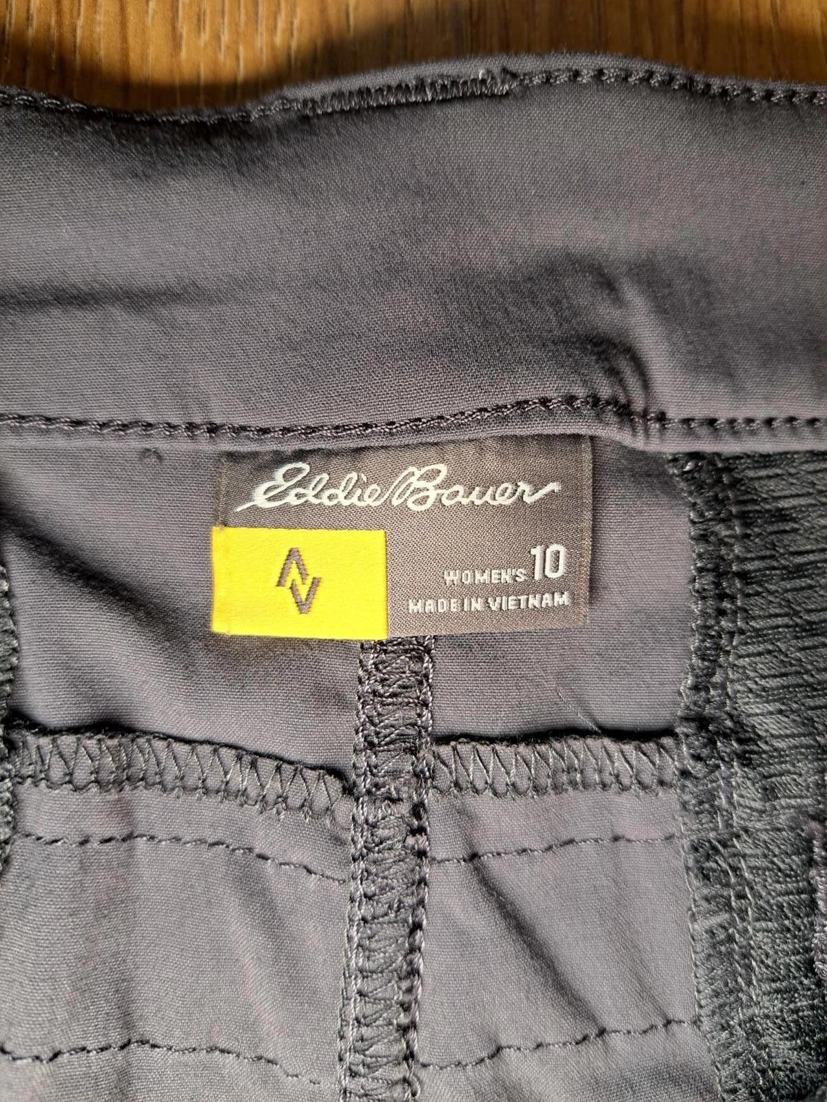 Eddie Bauer Eddie Bauer Cargo Capri Pants Womens 10 Gray Nylon Blend Size 32" / US 10 / IT 46 - 2 Thumbnail