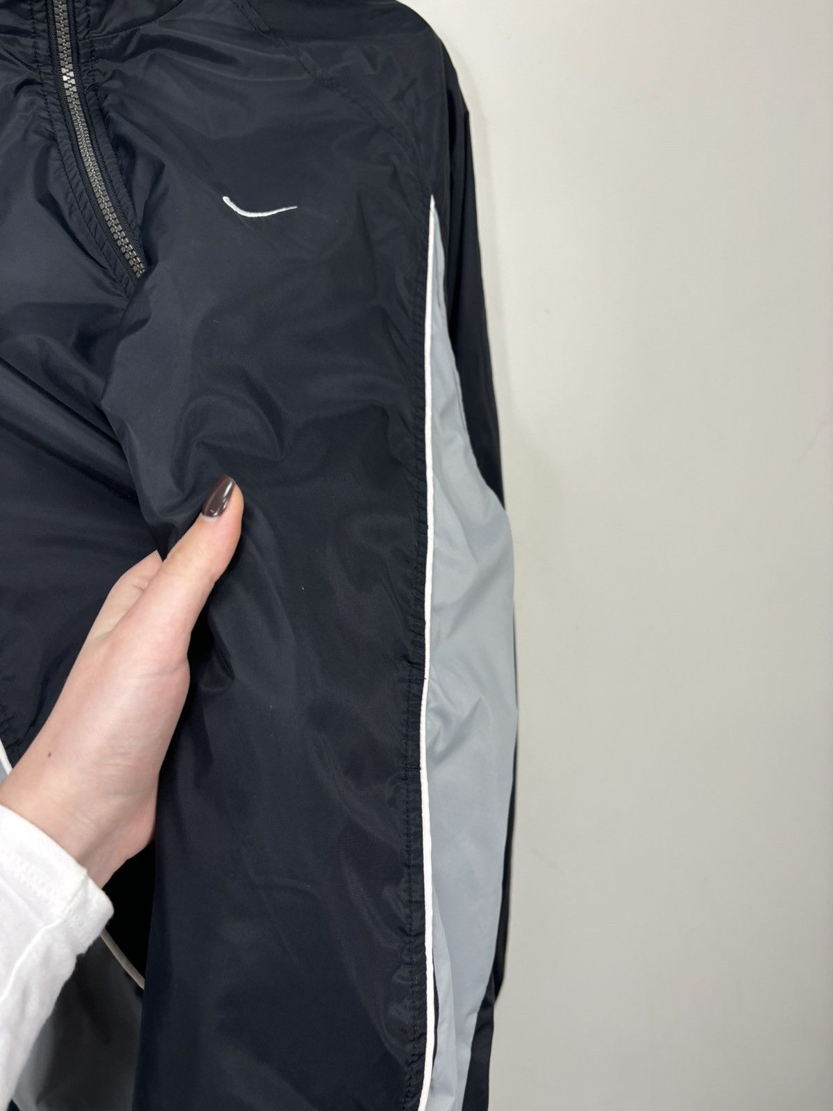 Nike Vintage Nike Y2K Big Swoosh Black Hype Hooded Nylon Jacket Size US M / EU 48-50 / 2 - 9 Thumbnail