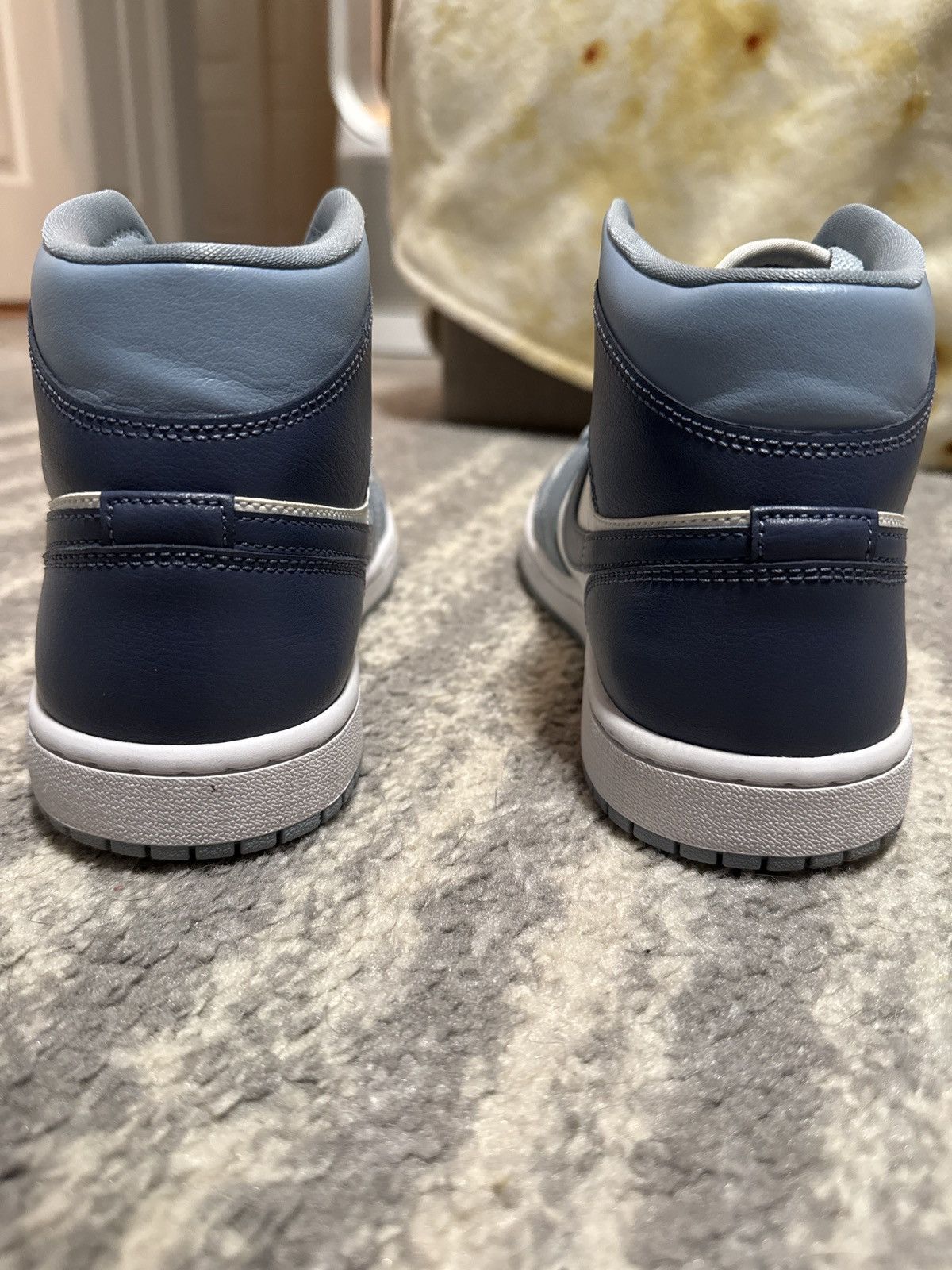 Nike woman’s air jordan 1 mid Size US 10 / IT 40 - 3 Thumbnail
