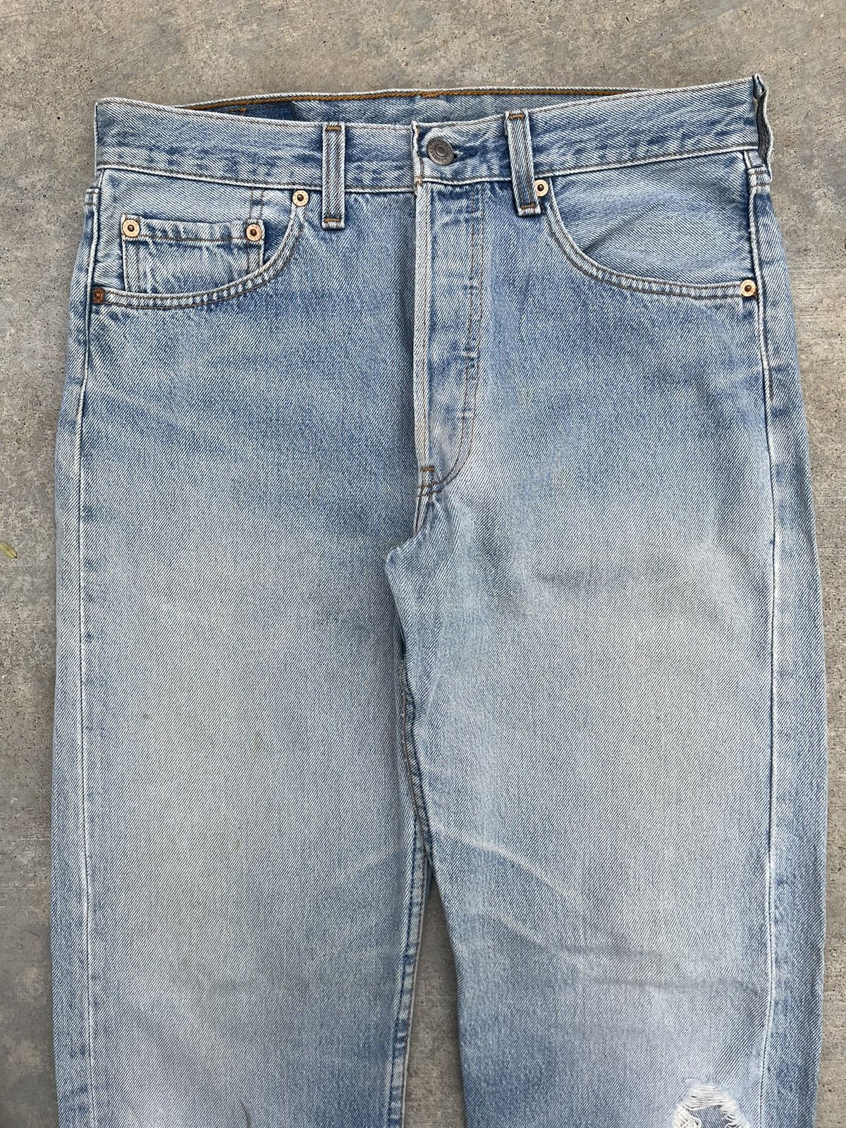 Levi's × Vintage VINTAGE LEVI’S 501 FADED LIGHT BLUE JEANS Size US 31 - 4 Thumbnail