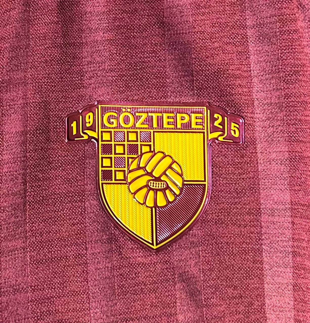 Umbro Goztepe 2021 - 2022 Football Shirt jersey Umbro soccer Size US S / EU 44-46 / 1 - 2 Thumbnail