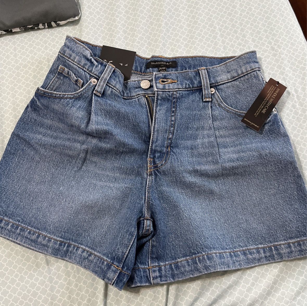Banana Republic Banana Republic Denim Shorts Women’s Size 24 or Size 00 Size 24" / US 00 / IT 34 - 1 Thumbnail