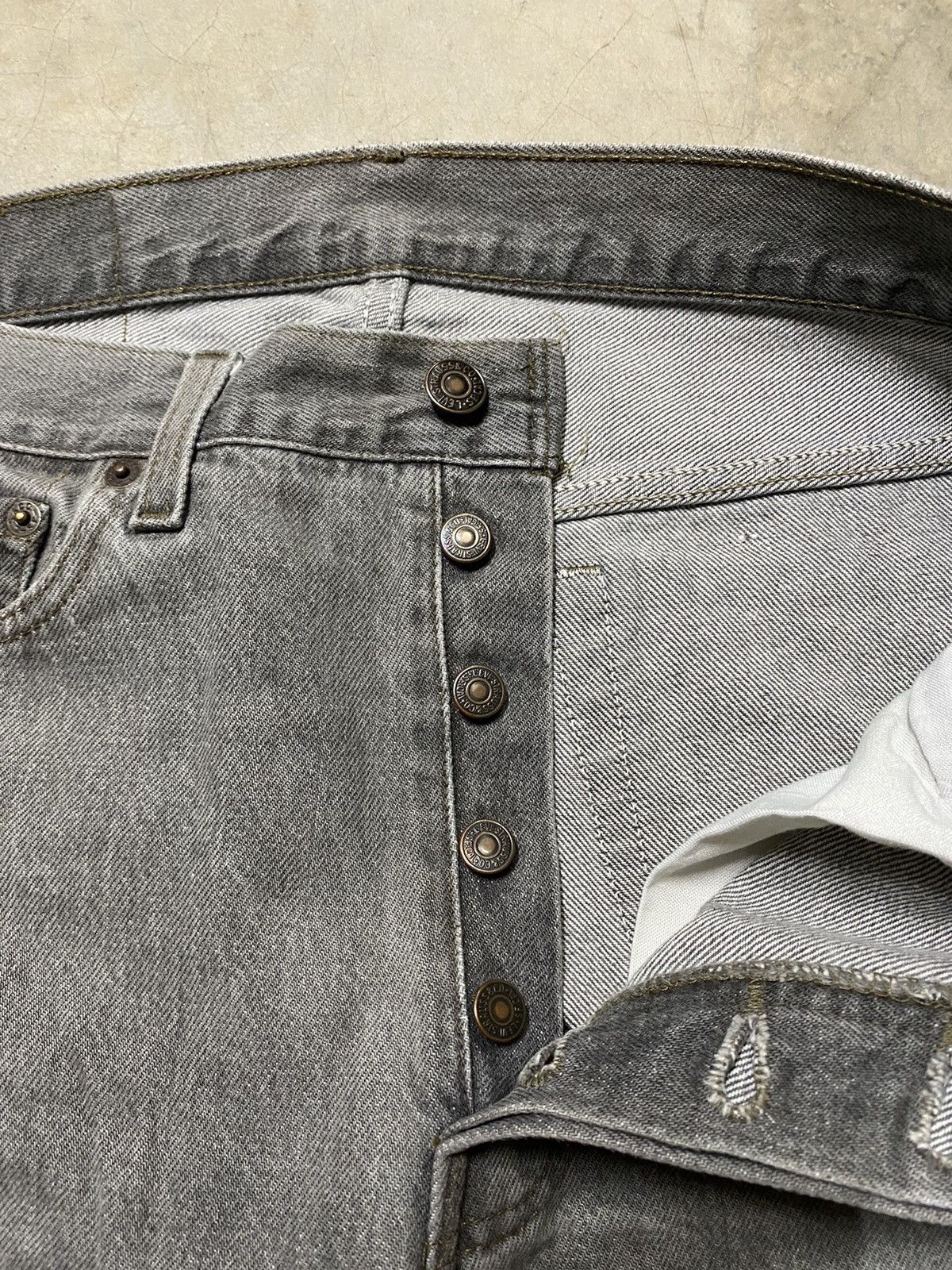 Levi's × Vintage Vintage Levi’s 501 Grey Fade Black Size US 30 / EU 46 - 10 Thumbnail