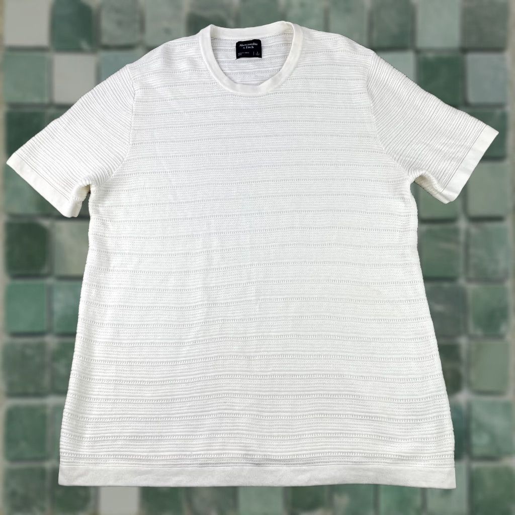 Abercrombie & Fitch Abercrombie & Fitch Shirt Men L White Knit Crew Neck Short Sleeve NWOT Size US L / EU 52-54 / 3 - 1 Thumbnail