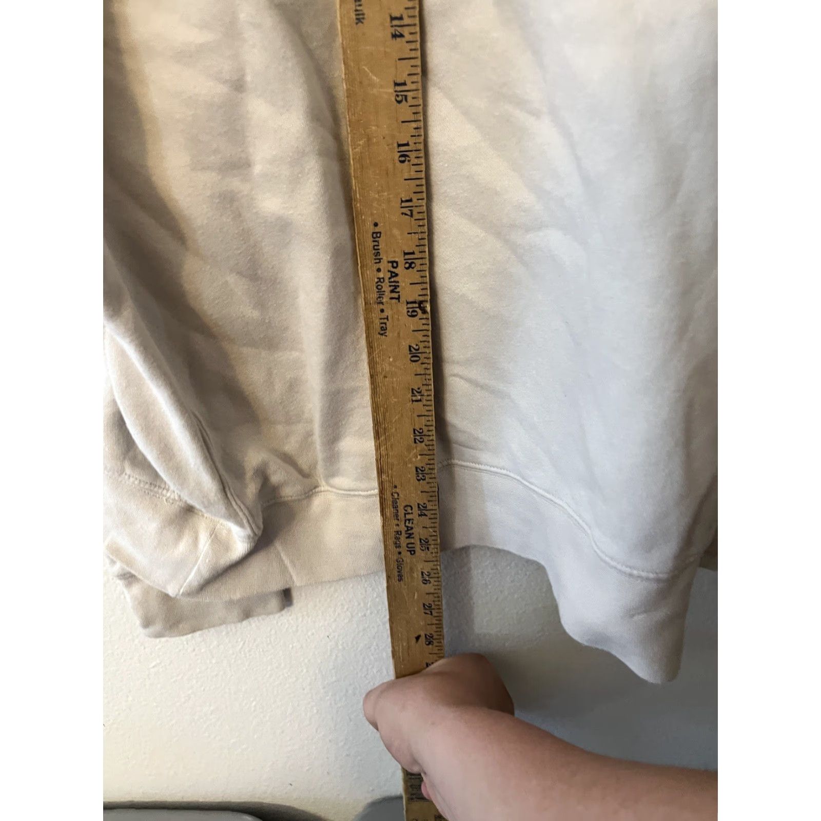 Nike Nike Men´s NSW Club Crew Shirt Hooded Sweatshirt L Light Bone/White BV2662-072 Beige Embroidered All Seasons 90s? No, keep to allowed words. Size US L / EU 52-54 / 3 - 5 Thumbnail