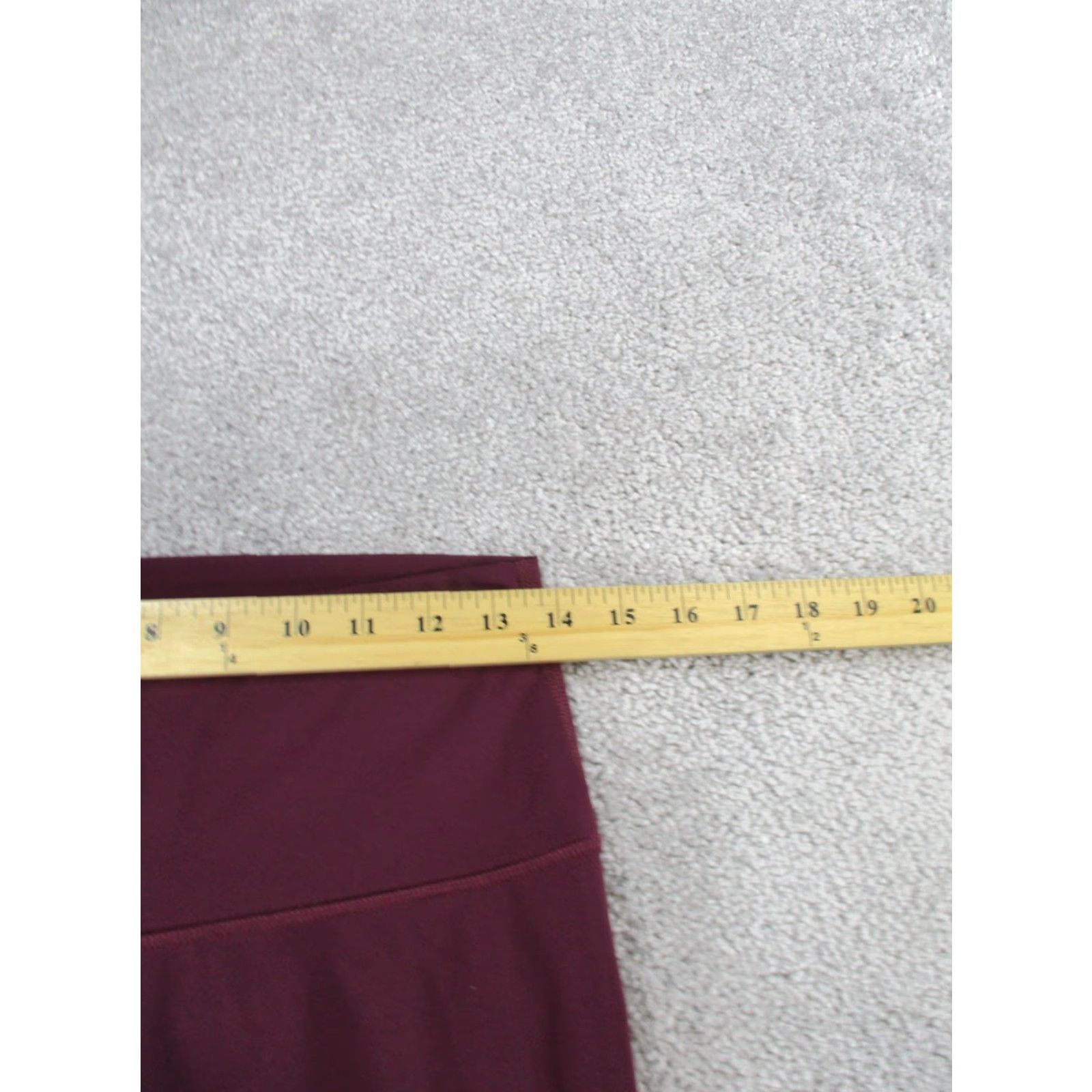 Lululemon Lululemon Leggings Womens 10 Wunder Under Crop HR Burgundy Red Shirt Cropped Athletic Activewear Women 10 Red 90s? Size 32" / US 10 / IT 46 - 6 Thumbnail