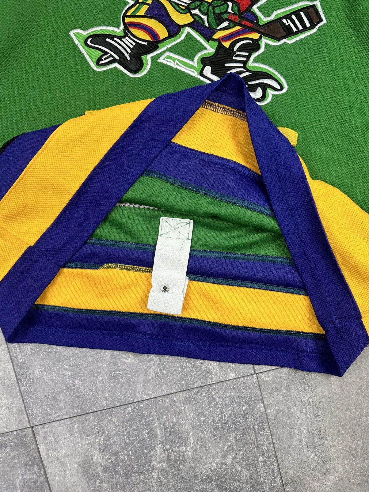 Ccm The Might Ducks Movie Conway 96 NFL Jersey Hockey 90s Size US M / EU 48-50 / 2 - 9 Thumbnail
