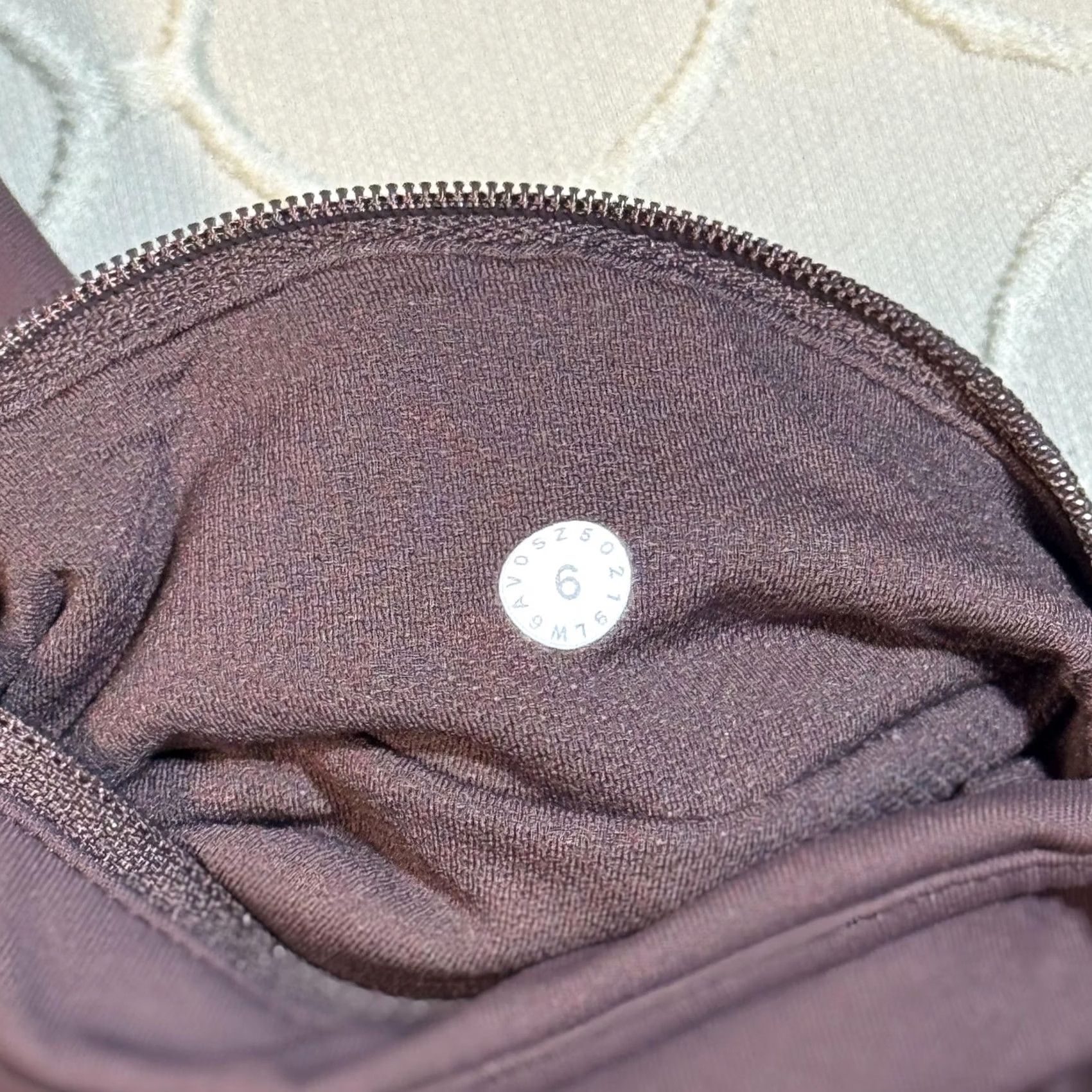 Lululemon VINTAGE? No. Size 28" / US 6 / IT 42 - 7 Thumbnail