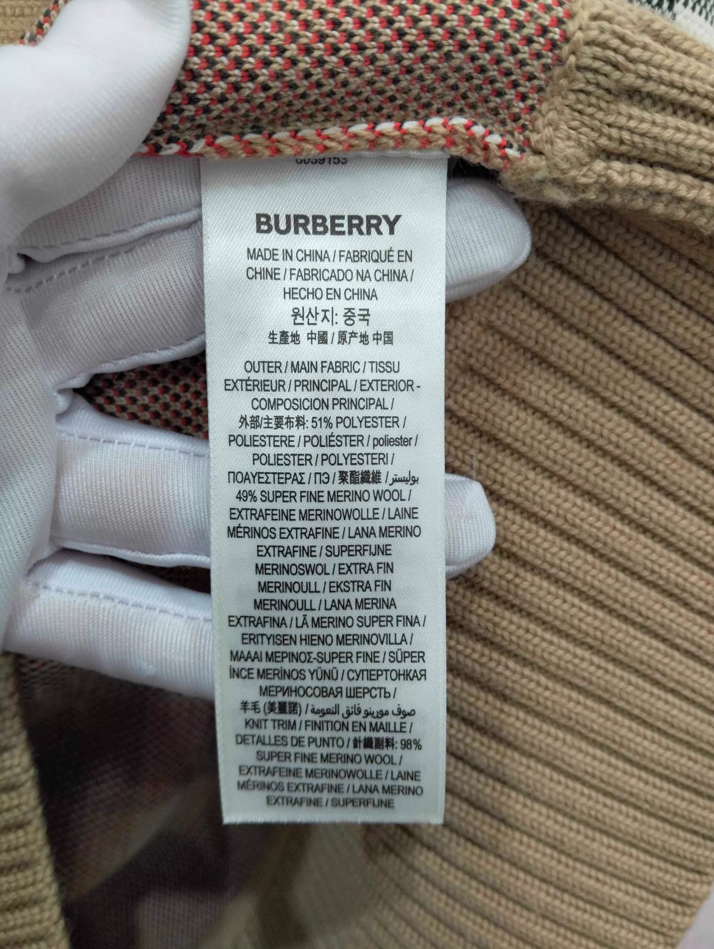Burberry Burberry check V-neck single-breasted longsleeve sweater S Size S / US 4 / IT 40 - 6 Thumbnail