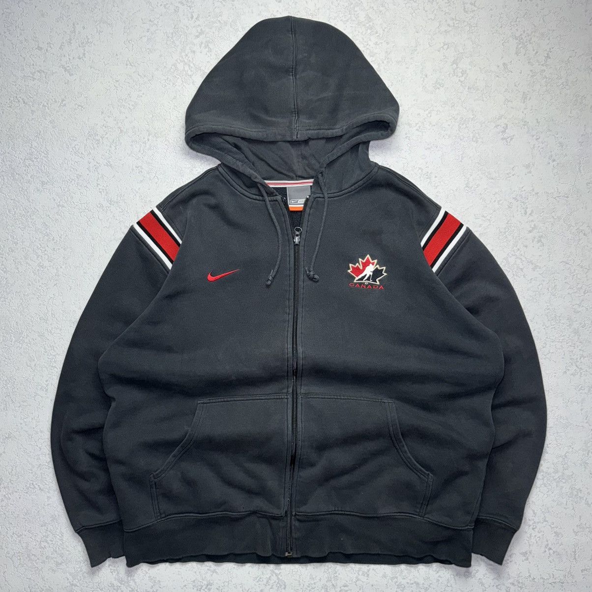 Nike Vintage 00’ Nike Team Canada Faded Distressed Zip Hoodie Size US L / EU 52-54 / 3 - 1 Thumbnail