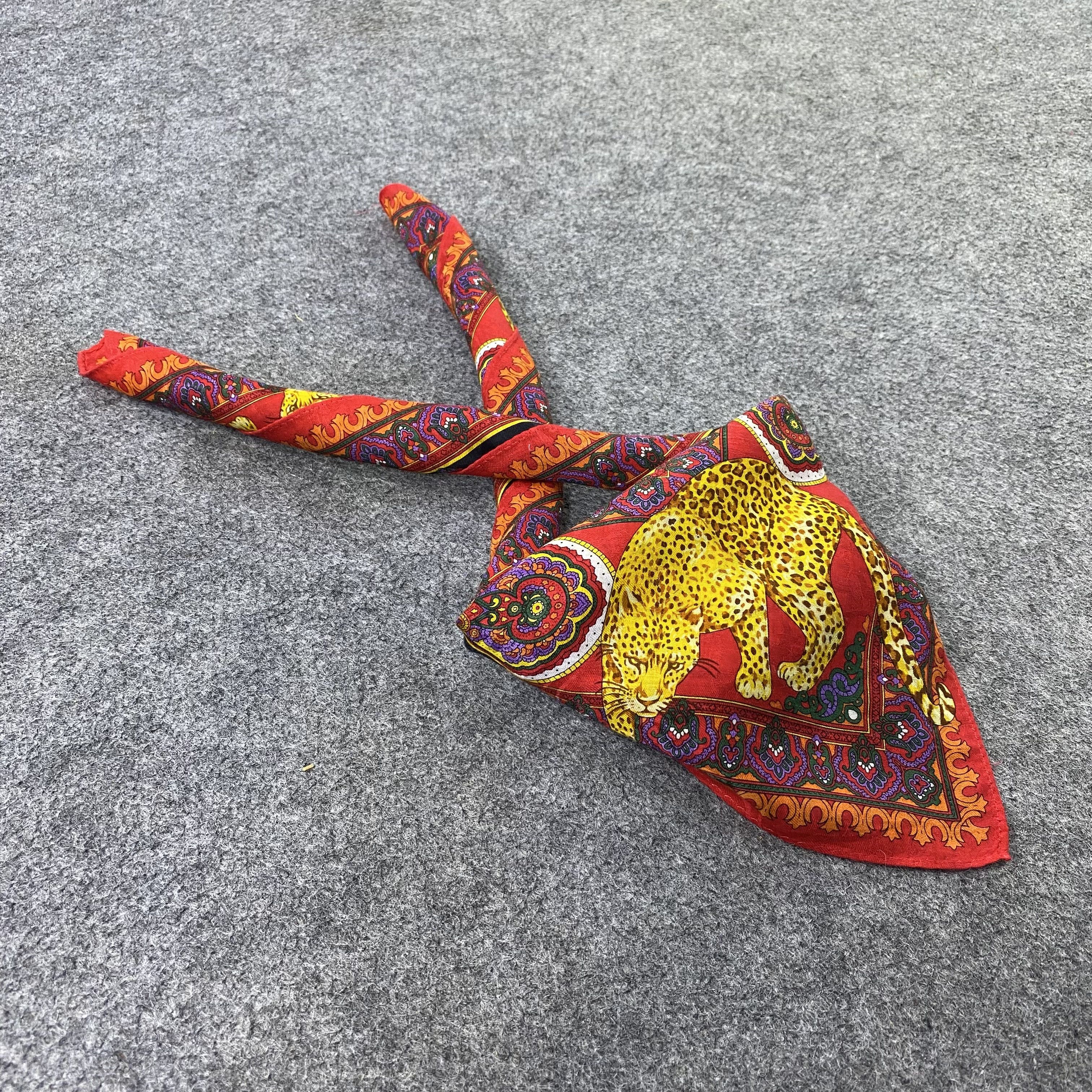 Vintage Leopard Motif Handkerchief / Bandana / Neckerchief-B2232 Size ONE SIZE - 1 Thumbnail