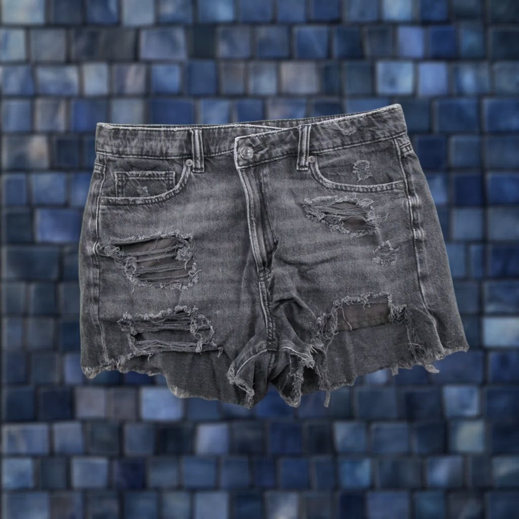 American Eagle Outfitters American Eagle Outfitters Black Distressed Denim High Rise Cut Off Mom Short Size 8 Womens Stretch 5-Pocket Retro 90s Vintage? Size 30" / US 8 / IT 44 - 1 Thumbnail