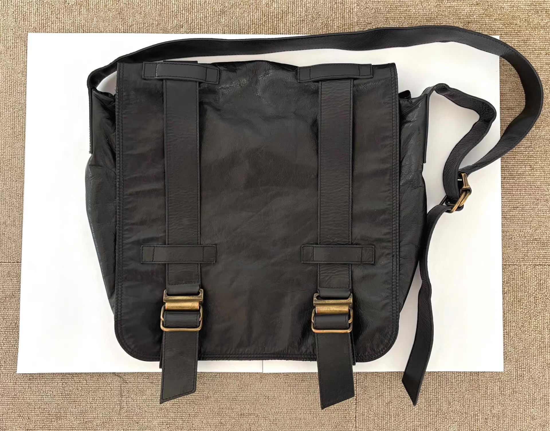 Ann Demeulemeester Ann Demeulemeester Black Cowhide Messenger Bag Ｑ21 Size 34 - 1 Thumbnail