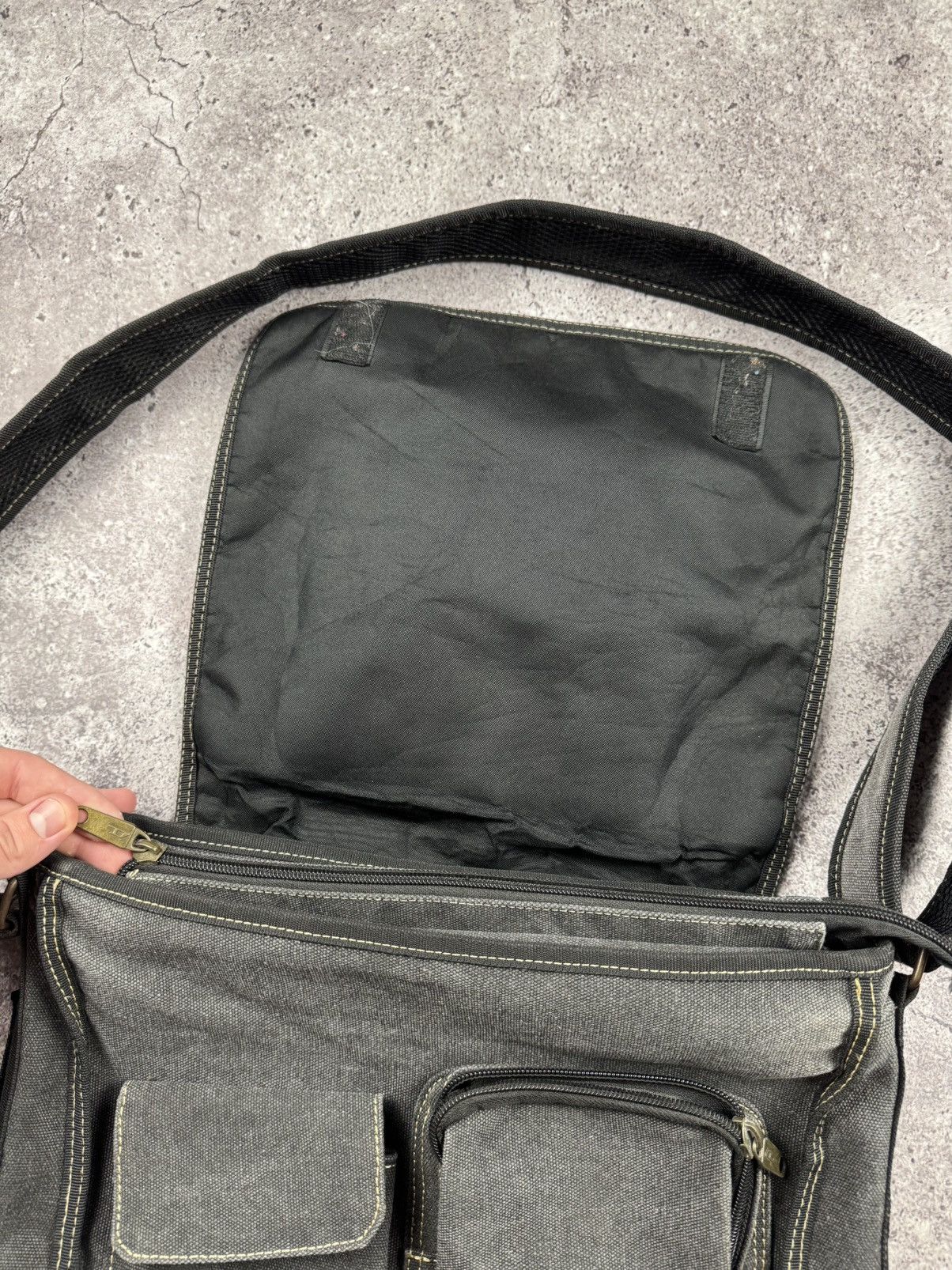 Diesel Vintage Y2K Diesel Messenger Crossbody Japanesse denim Bag Size ONE SIZE - 10 Thumbnail