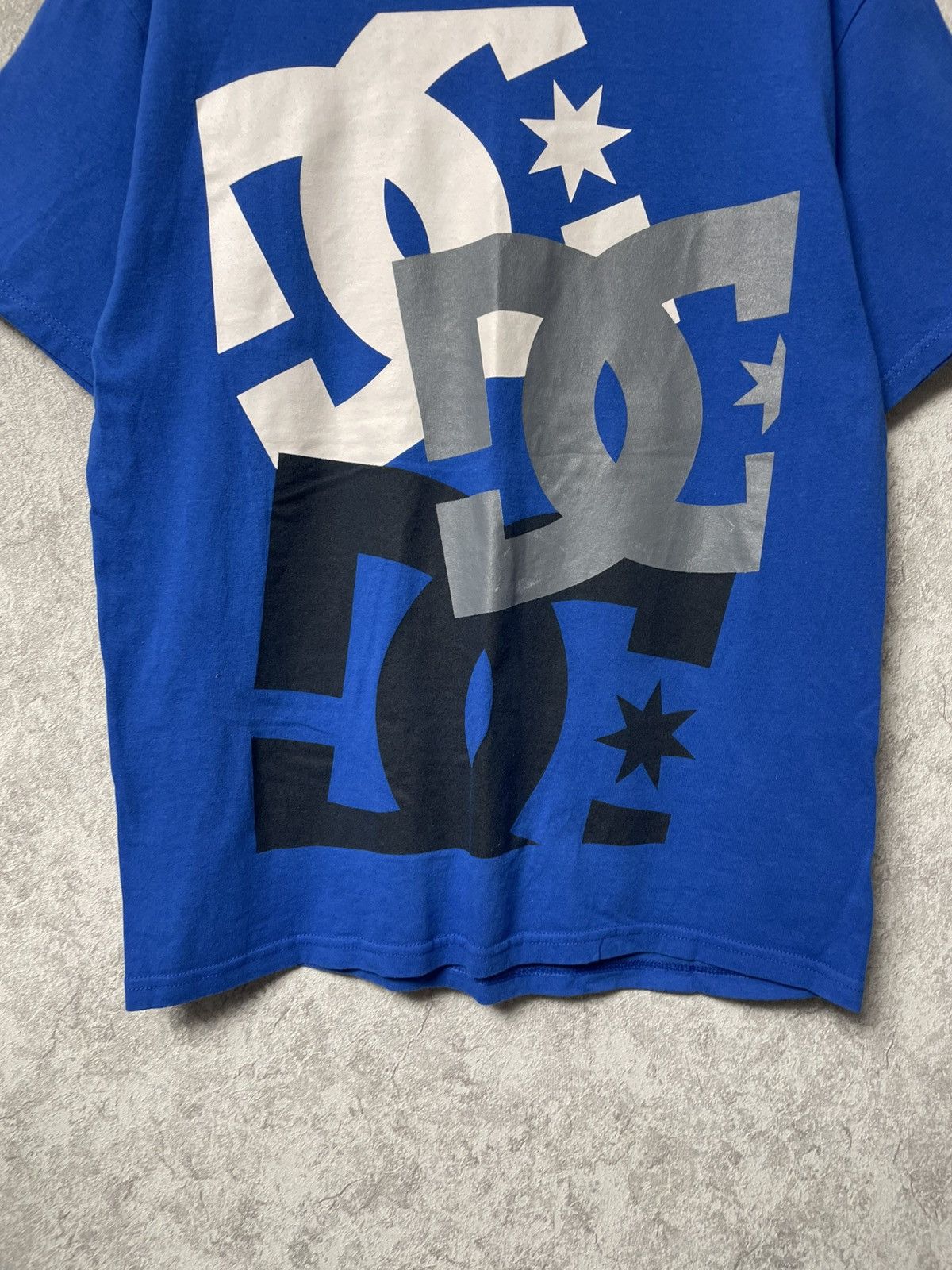 DC Vintage DC Shoes Big Logo T-Shirt Y2K Size US L / EU 52-54 / 3 - 3 Thumbnail