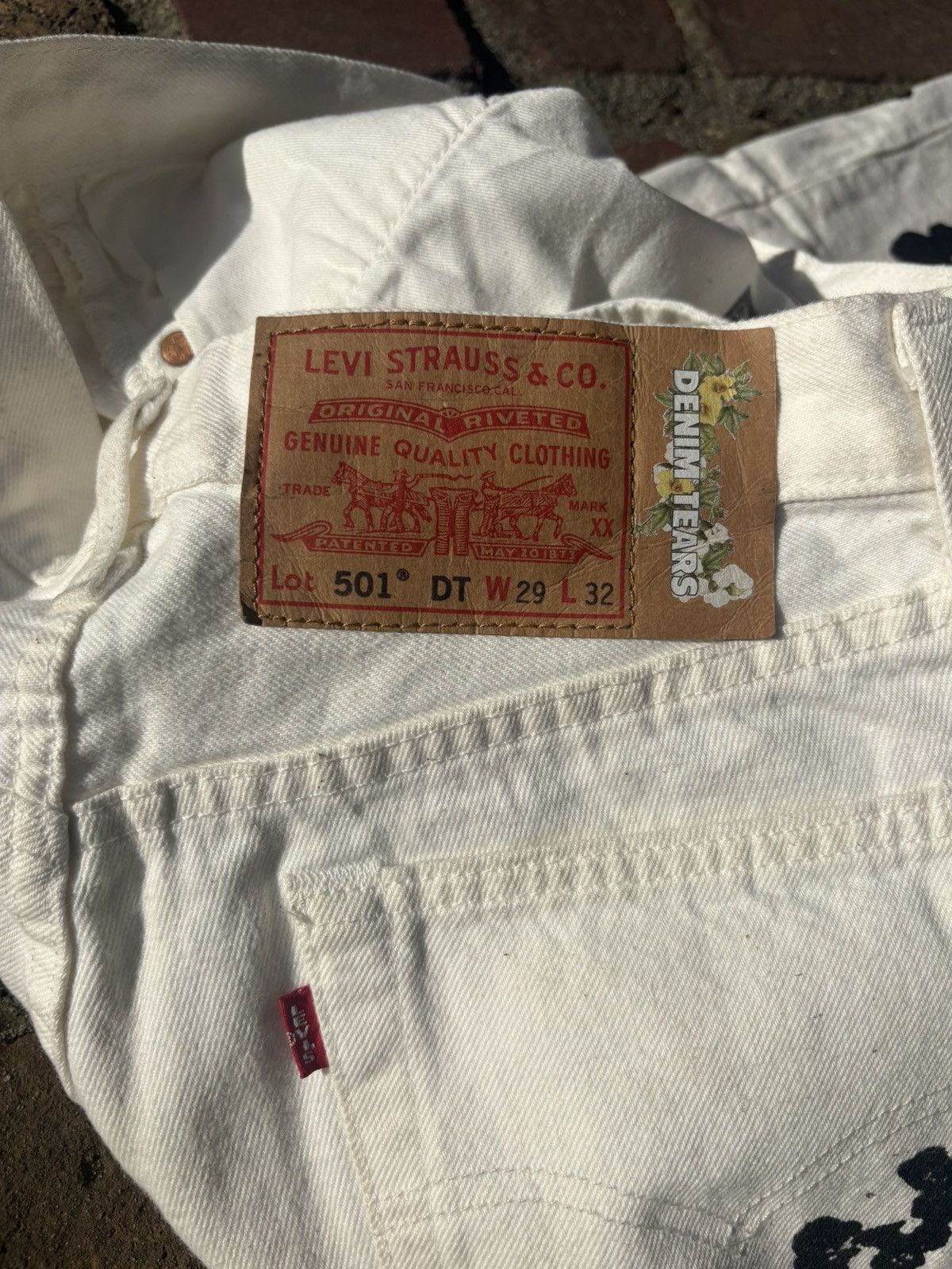 DENIM TEARS RARE Denim Tears White Cotton Wreath Levi’s Jeans Size 29 Size US 29 - 6 Thumbnail