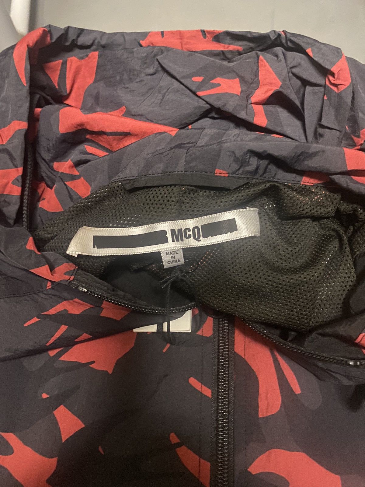 Alexander McQueen Alexander McQueen Red & Black Swallow Parka Jacket Hoodie Size US L / EU 52-54 / 3 - 9 Thumbnail