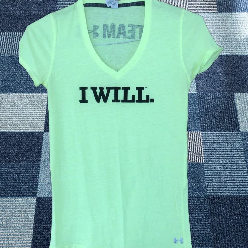 Under Armour Under Armour HeatGear T-Shirt M Women’s V Neck Neon Yellow Fitted Short Sleeve Crew Neck Reflective Lightweight Running & Jogging Shirt Women Size M / US 6-8 / IT 42-44 - 1 Thumbnail