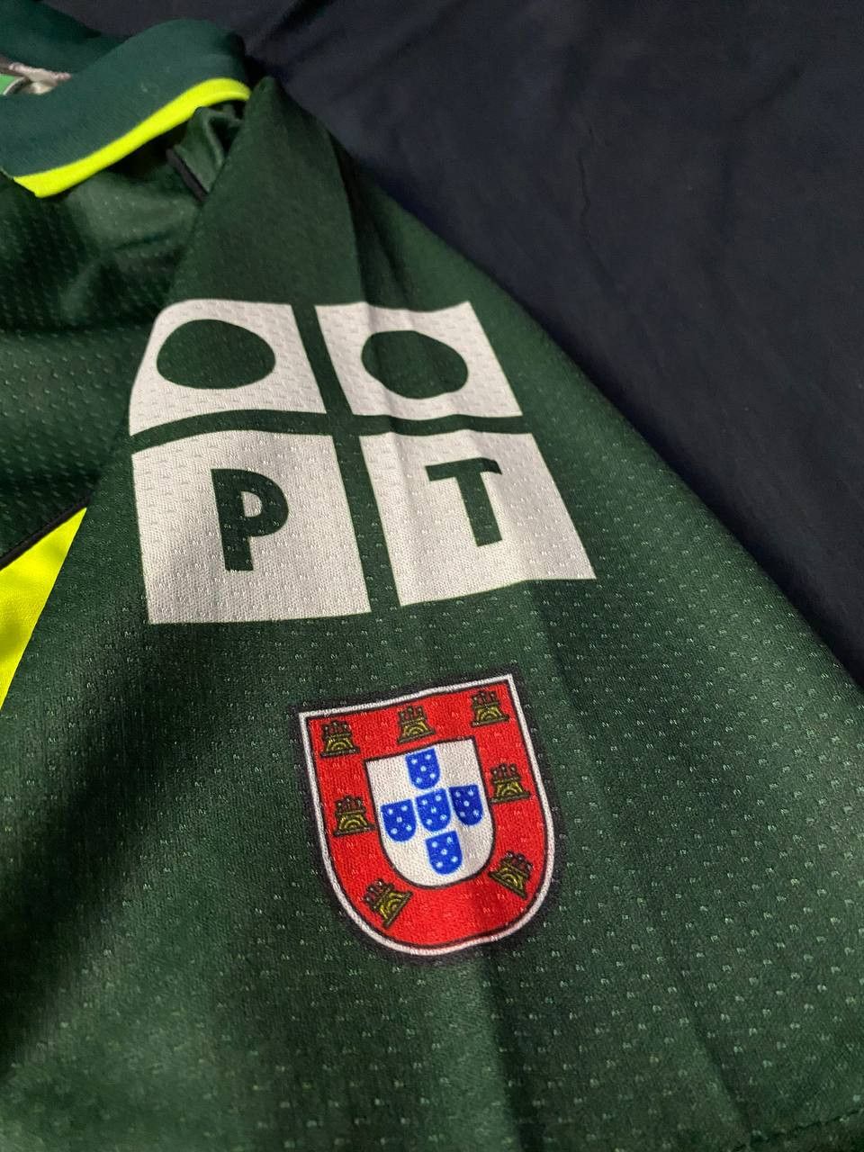 Reebok sporting Lisbon away 2001 Cristiano Ronaldo Size US L / EU 52-54 / 3 - 5 Thumbnail
