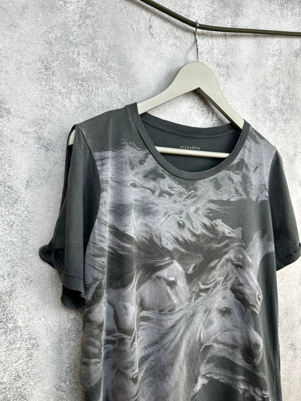 Allsaints Allsaints Equus Mazzy Horse Print Cut-Out Shoulder T-Shirt Size L / US 10 / IT 46 - 3 Thumbnail